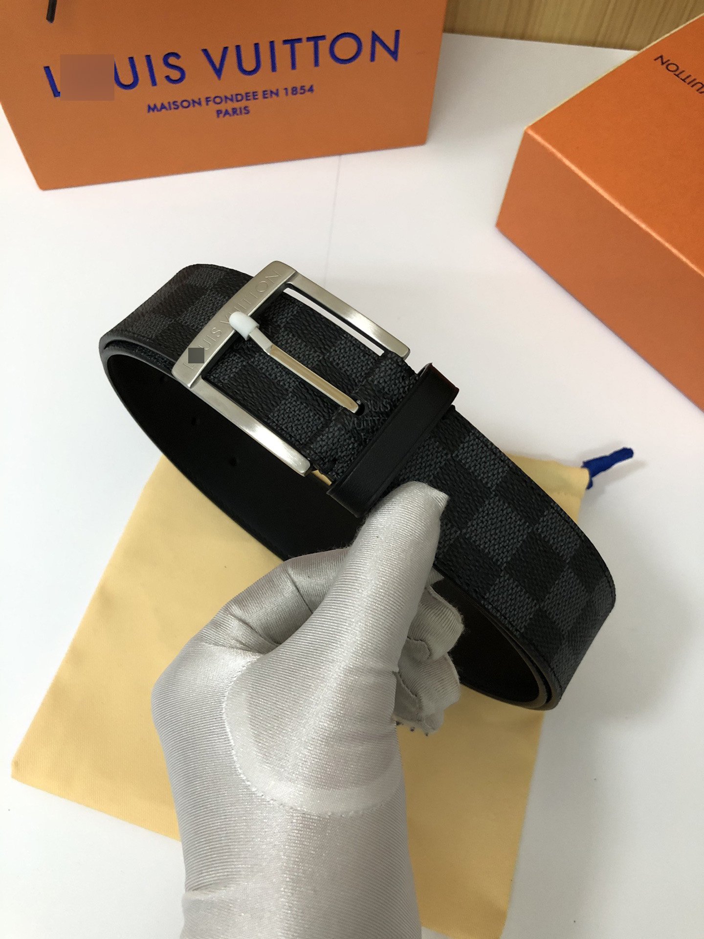 ルイヴィトンDOWNTOWN 40mmベルトグレーシルバー(4.0cm)M0374V 詳細画像 1