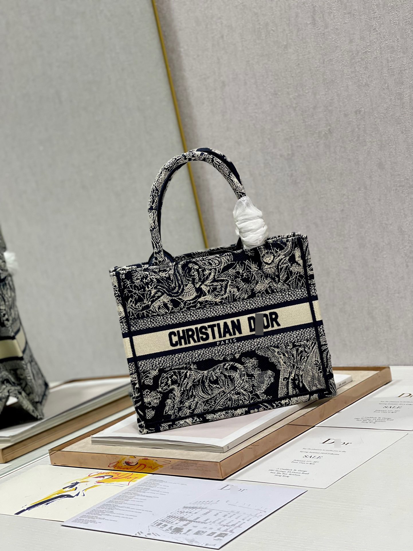 ディオールBOOK TOTE スモールバッグ  リバース トワル ドゥ ジュイ エンブロイダリー M1265ZRGO_M928 詳細画像 2