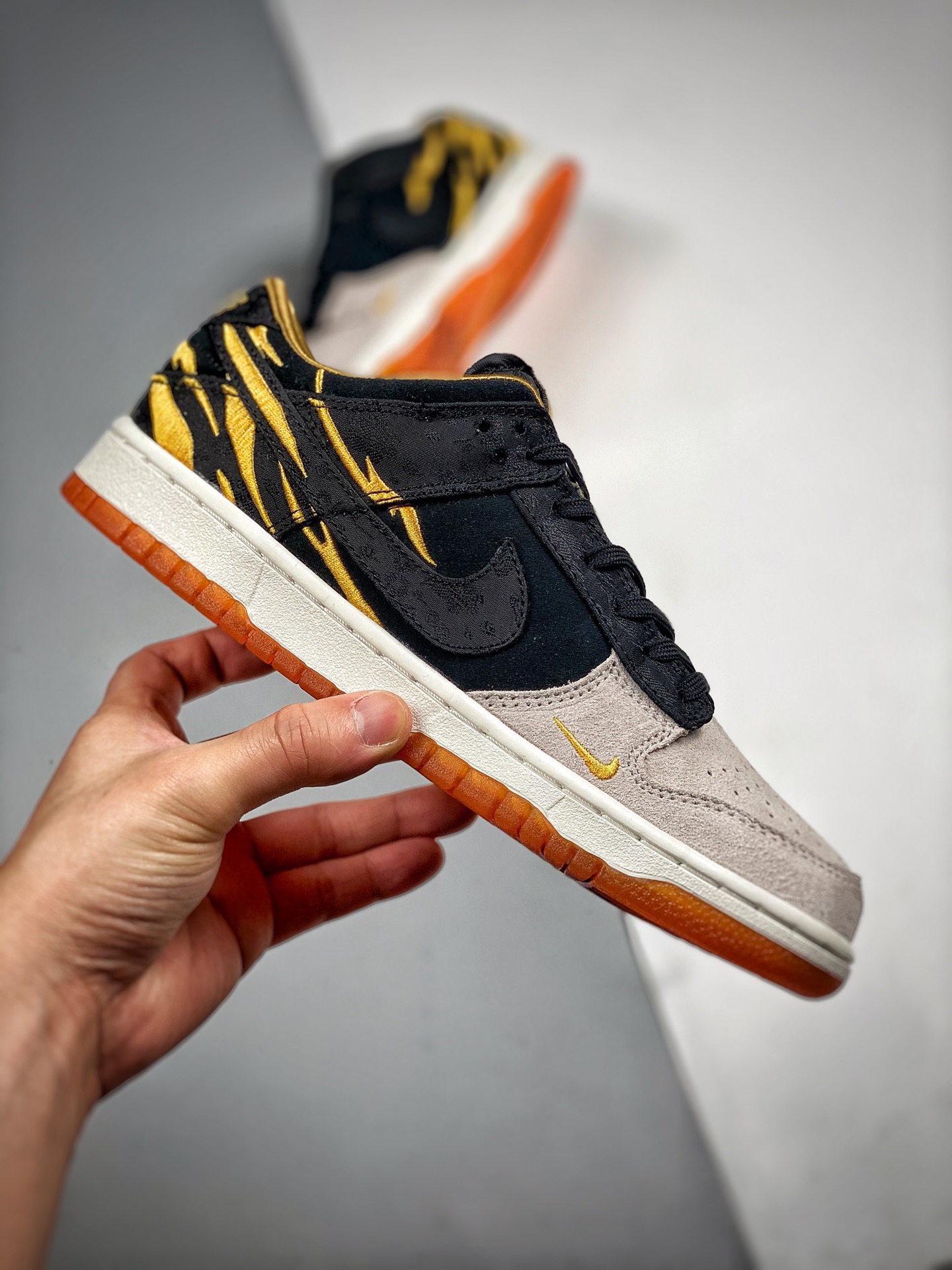 ナイキ ダンクローYear of the Tiger DQ5351-001(H12) 詳細画像 1