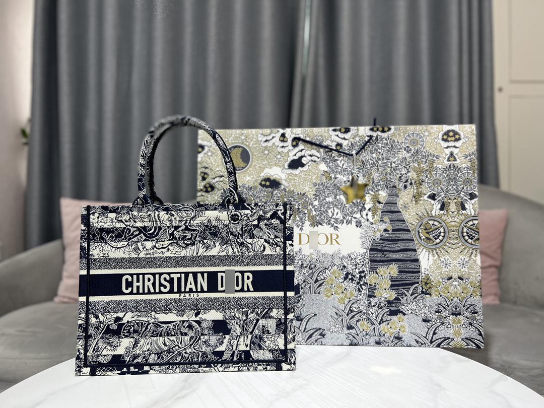 ディオールBOOK TOTE ミディアムバッグ トワル ドゥ ジュイ ストライプ エンブロイダリー M1296ZRLP_M928 詳細画像 1