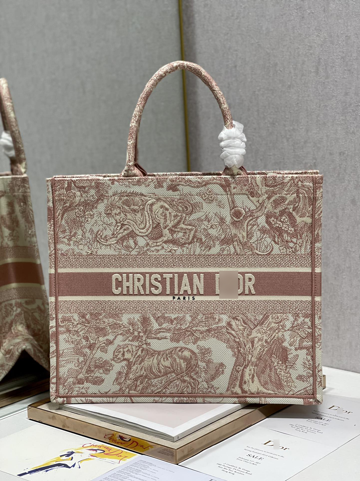 ディオールBOOK TOTE バッグ トワル ドゥ ジュイ エンブロイダリー M1286ZTDT_M956 詳細画像 1