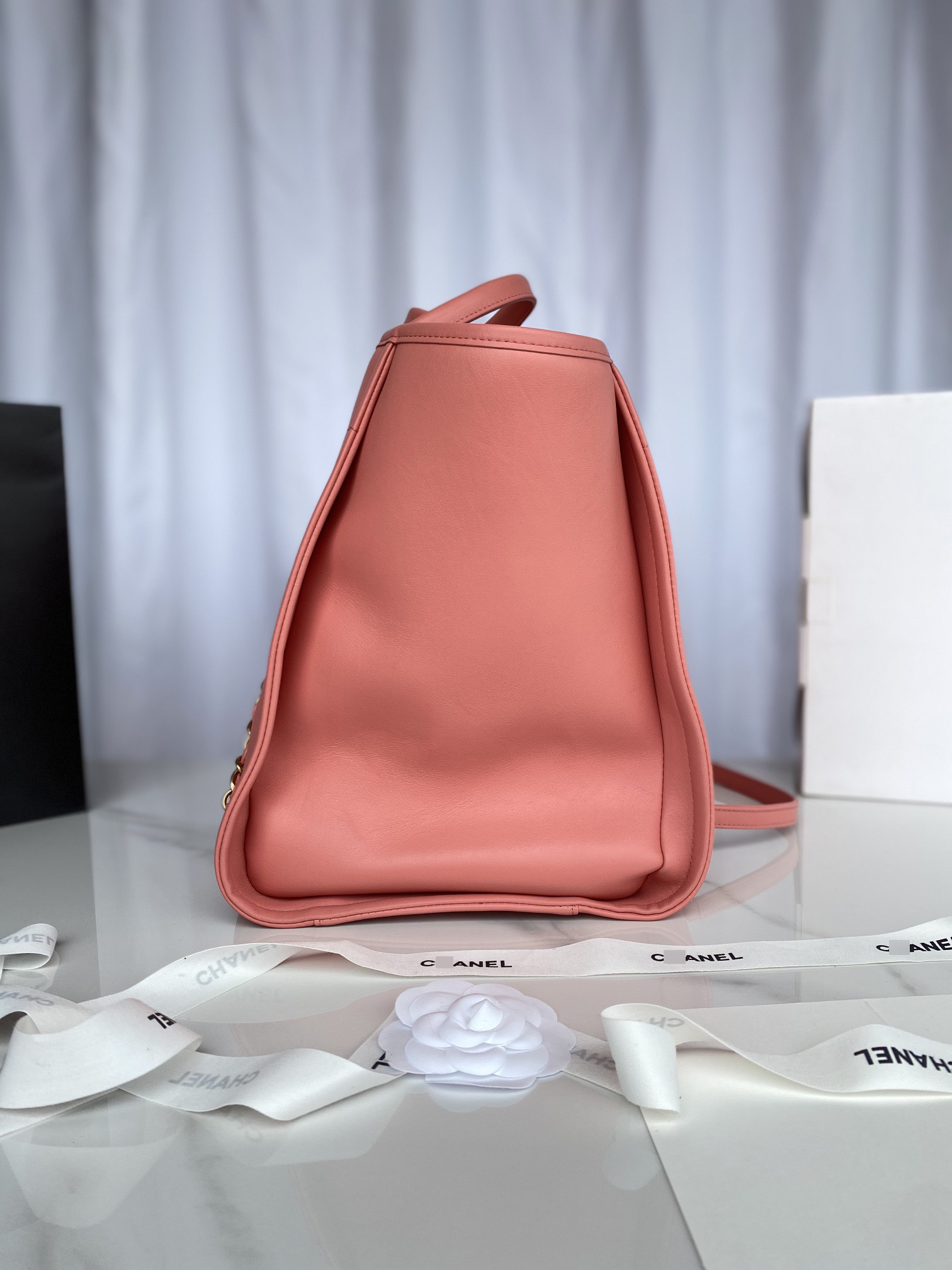 シャネルラージショッピングバッグ カフスキン、エナメル、ゴールドメタル Coral - Pink A66941 B08030 NH621 詳細画像 2