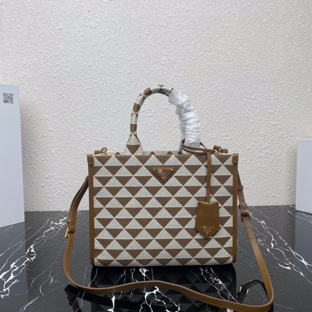 プラダコンパクトプラダシンボルジャカードファブリックハンドバッグ カラー：タバコ/チョークホワイト 1BA354 詳細画像 1