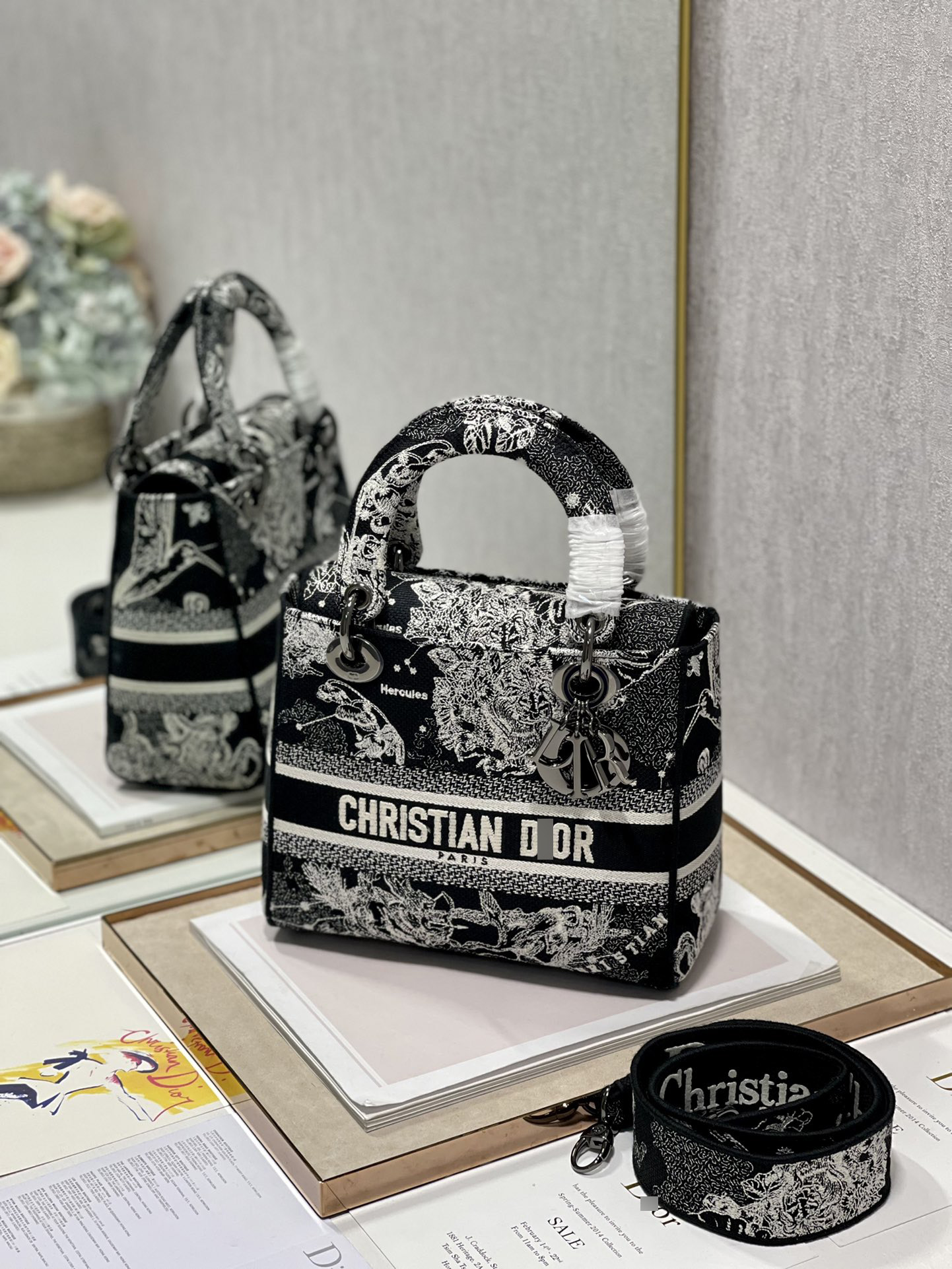 ディオールLADY D-LITE ミディアムバッグ ブラックToile de Jouy Zodiac刺繍 M0565BRHZ_M911 詳細画像 2