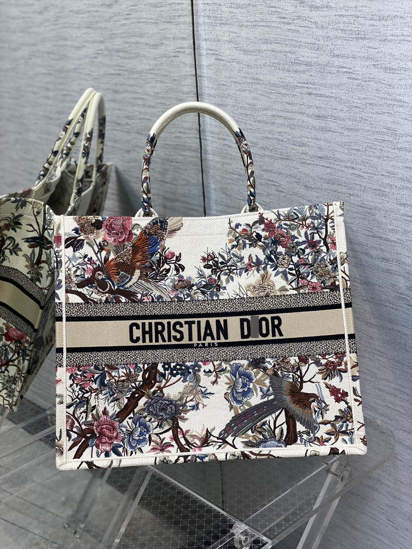ディオールBOOK TOTE バッグ Jardin d'Hiver エンブロイダリー M1286ZRWD_M941 詳細画像 1