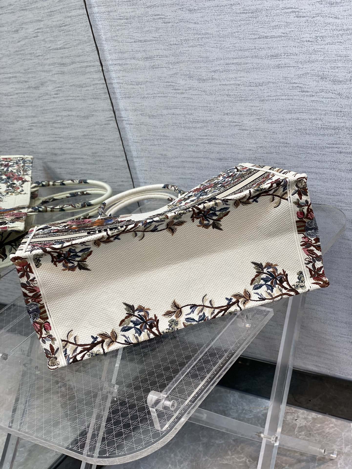 ディオールBOOK TOTE バッグ Jardin d'Hiver エンブロイダリー M1286ZRWD_M941 詳細画像 3