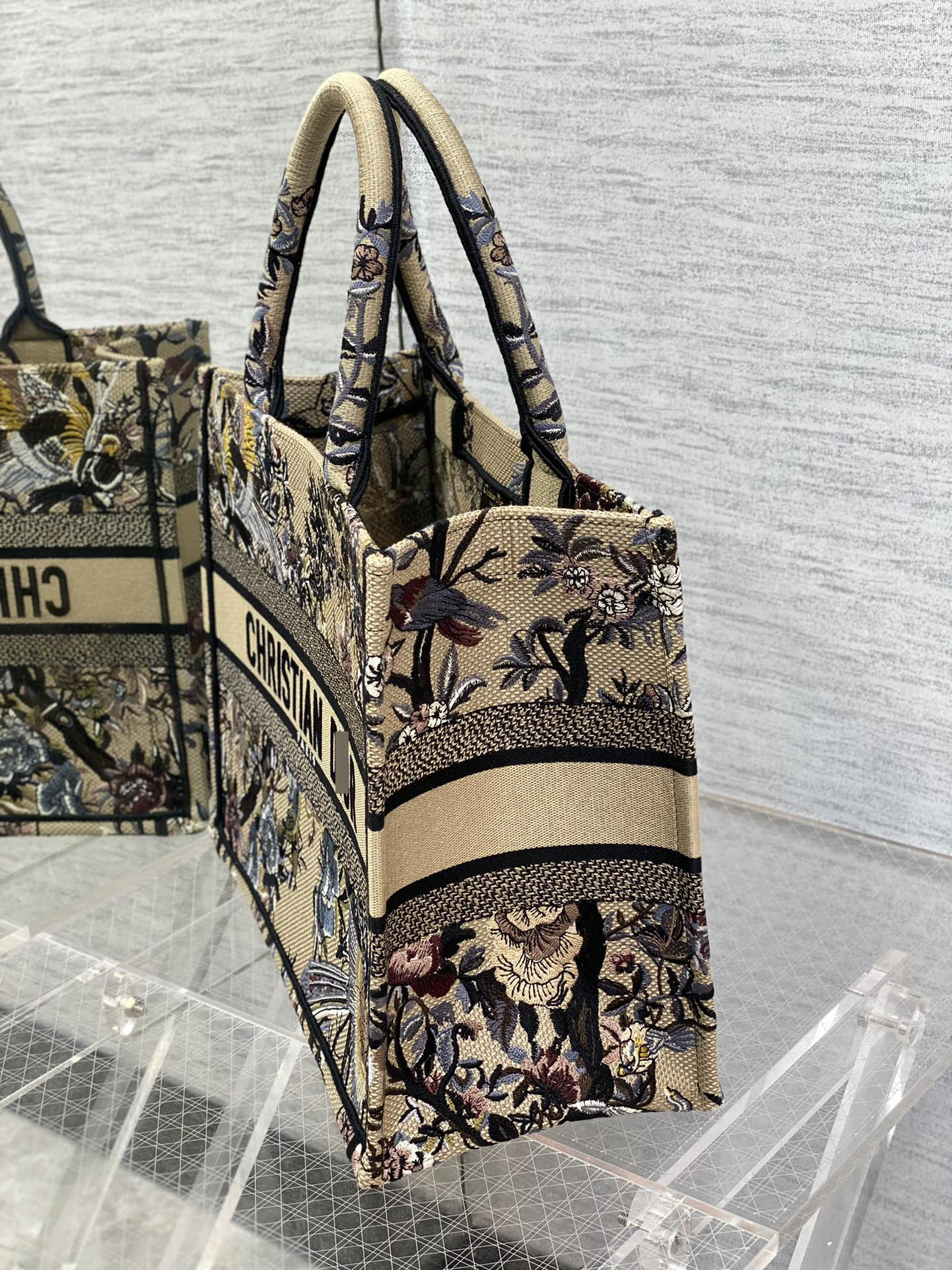 ディオールBOOK TOTE ミディアムバッグ Jardin d'Hiver エンブロイダリー M1296ZRWD_M918 詳細画像 2
