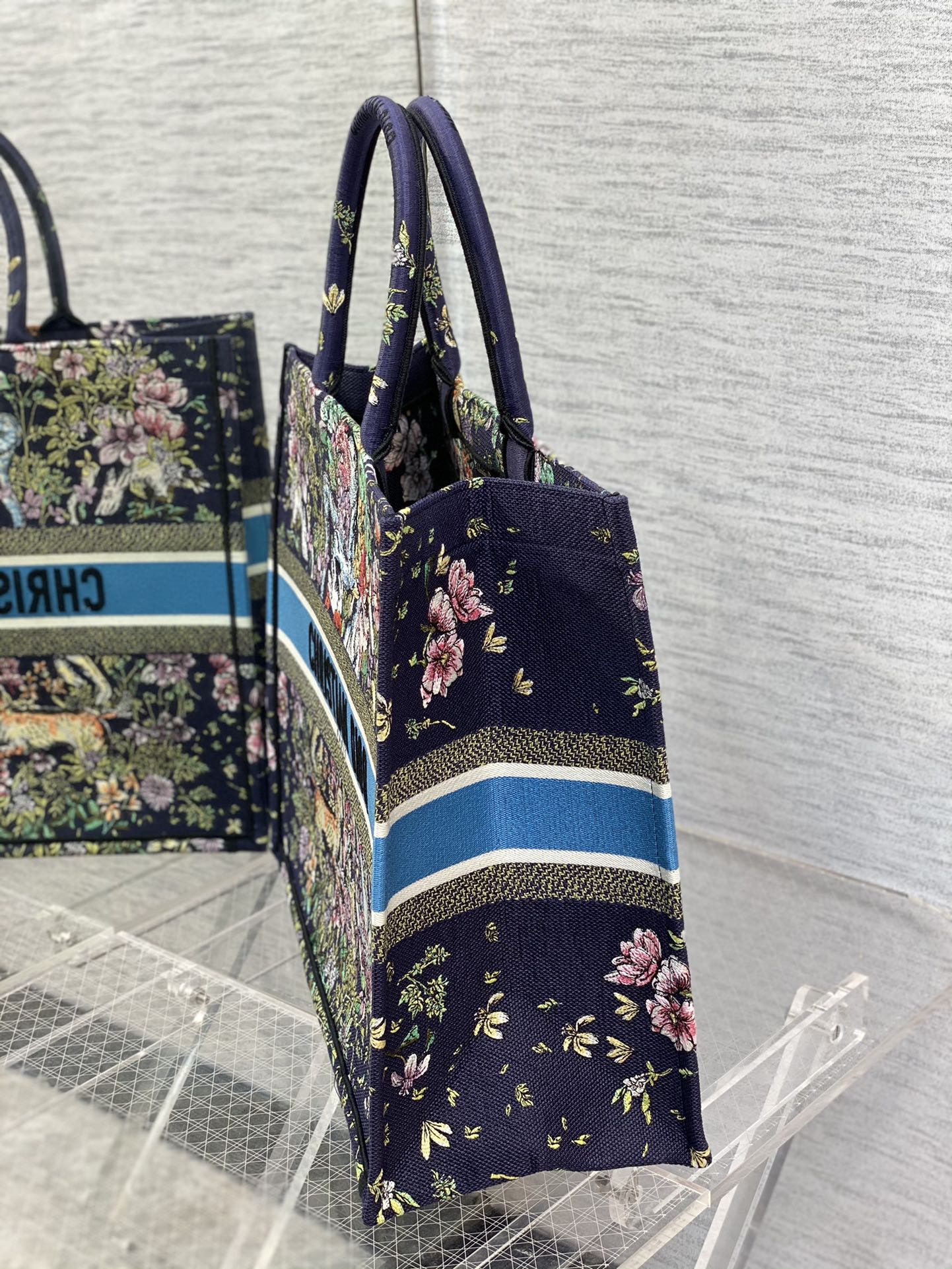 ディオールBOOK TOTE ラージバッグ ブルーマルチカラーD-Constellation刺繍 M1286ZRUV_M928 詳細画像 2