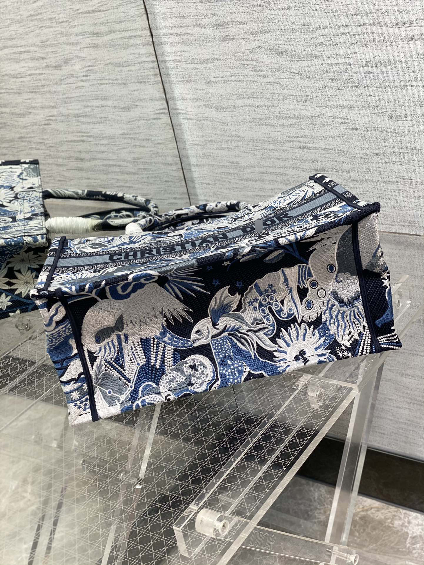 ディオールBOOK TOTE ミディアムバッグ ブルーマルチカラー Zodiac Fantastico刺繍 M1296ZRZA_M928 詳細画像 3