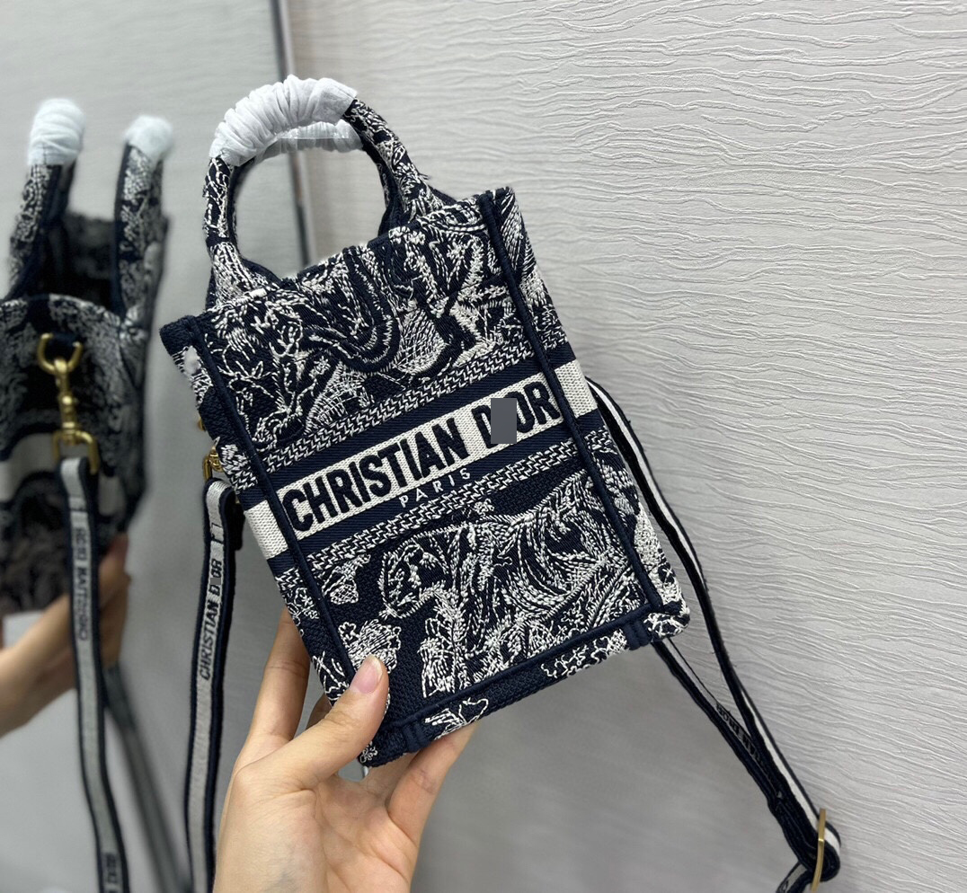 ディオールBOOK TOTE ミニ フォンバッグ リバース トワル ドゥ ジュイ エンブロイダリー S5555CRGO_M928 詳細画像 1