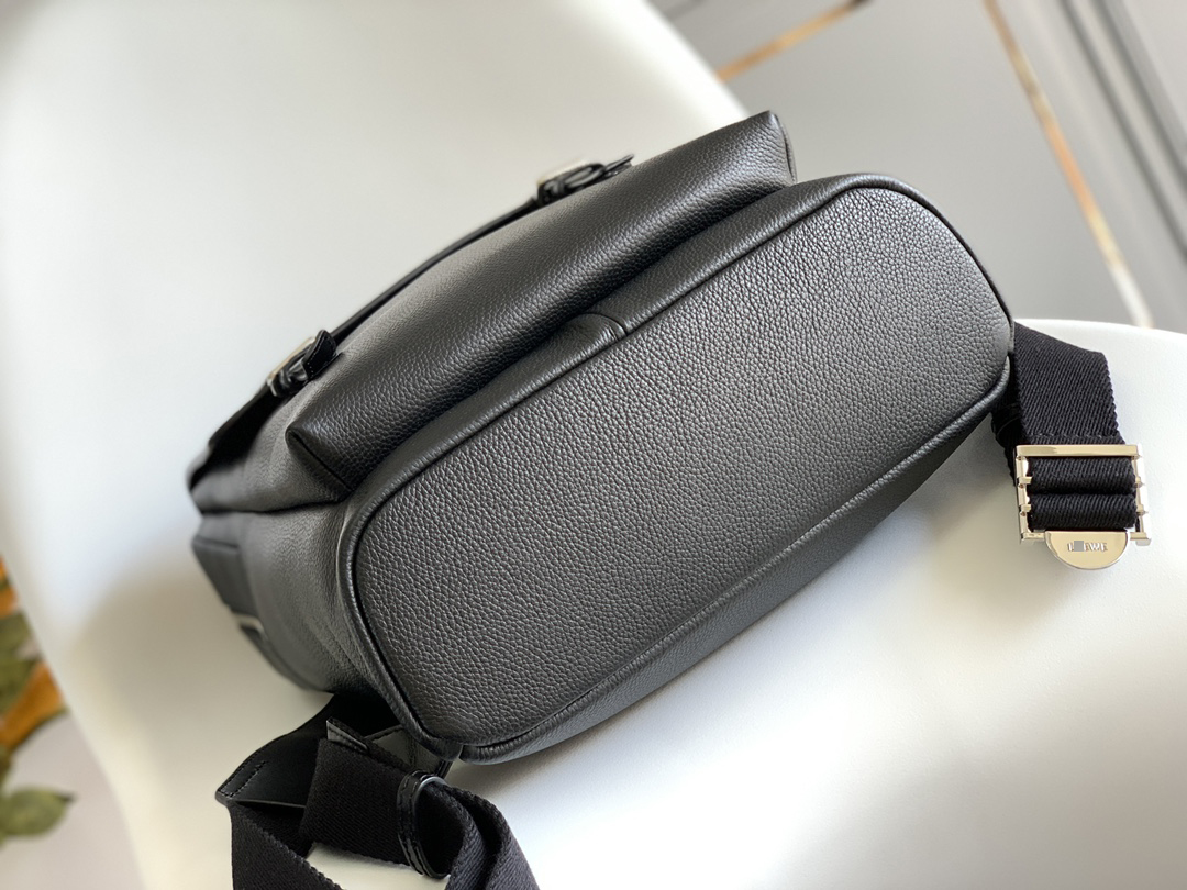 ロエベソフト グレイン カーフスキン製ミリタリー バックパック 色: 黒 B553J18X03 詳細画像 3