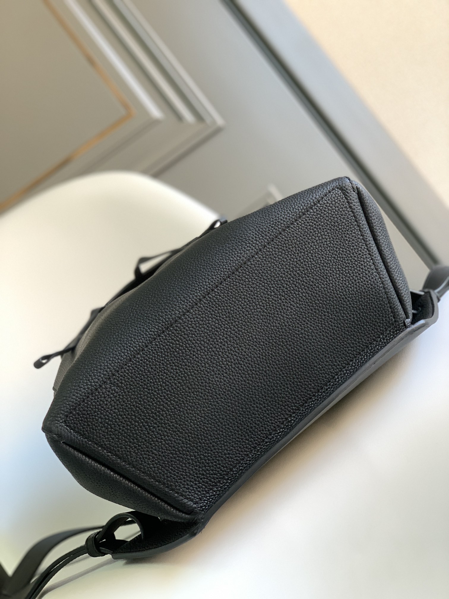 ロエベグレイン カーフスキンのドローストリング バックパック 色: 黒 B871J17X01 詳細画像 3