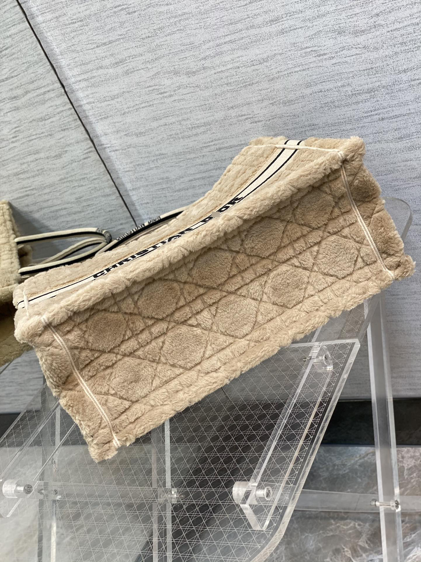 ディオールBOOK TOTE ラージバッグ ベージュカナジュシアリング M1286ZMBU_M918 詳細画像 3