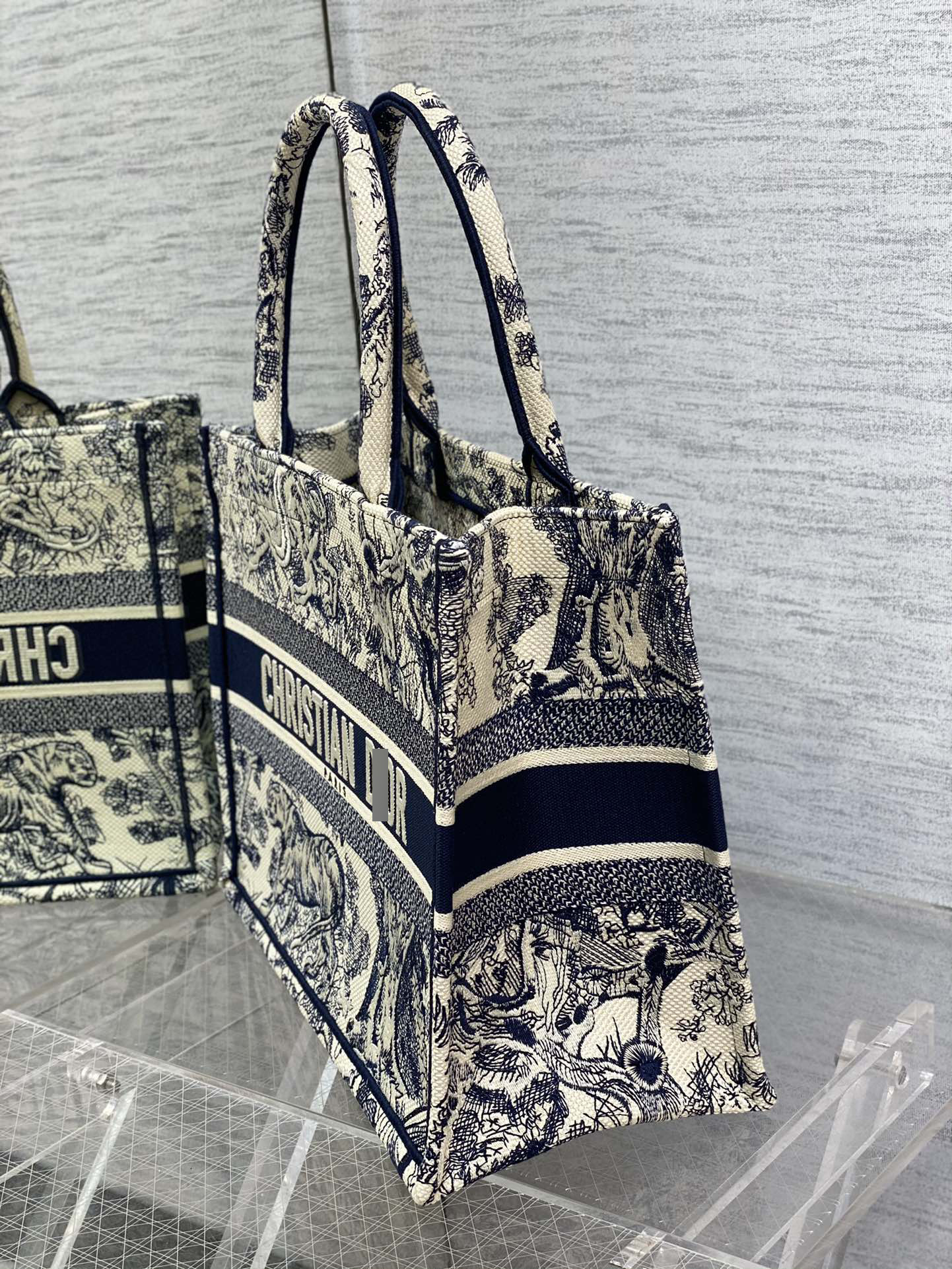 ディオールBOOK TOTE ミディアムバッグ トワル ドゥ ジュイ エンブロイダリー M1296ZTDT_M808 詳細画像 2