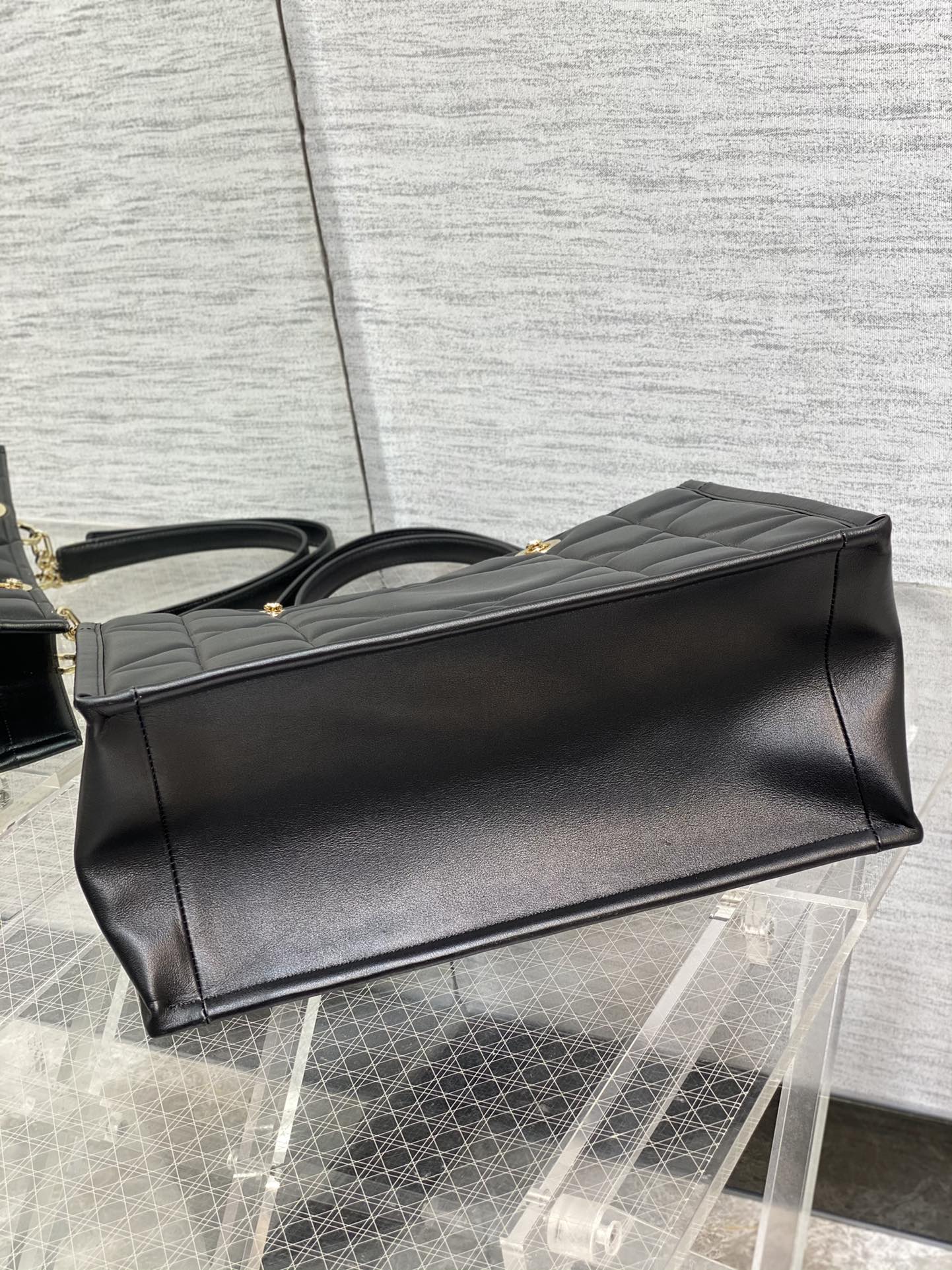 ディオールESSENTIAL ミディアムトートバッグ アーキカナージュ カーフスキン M8721OZVJ_M900 詳細画像 3