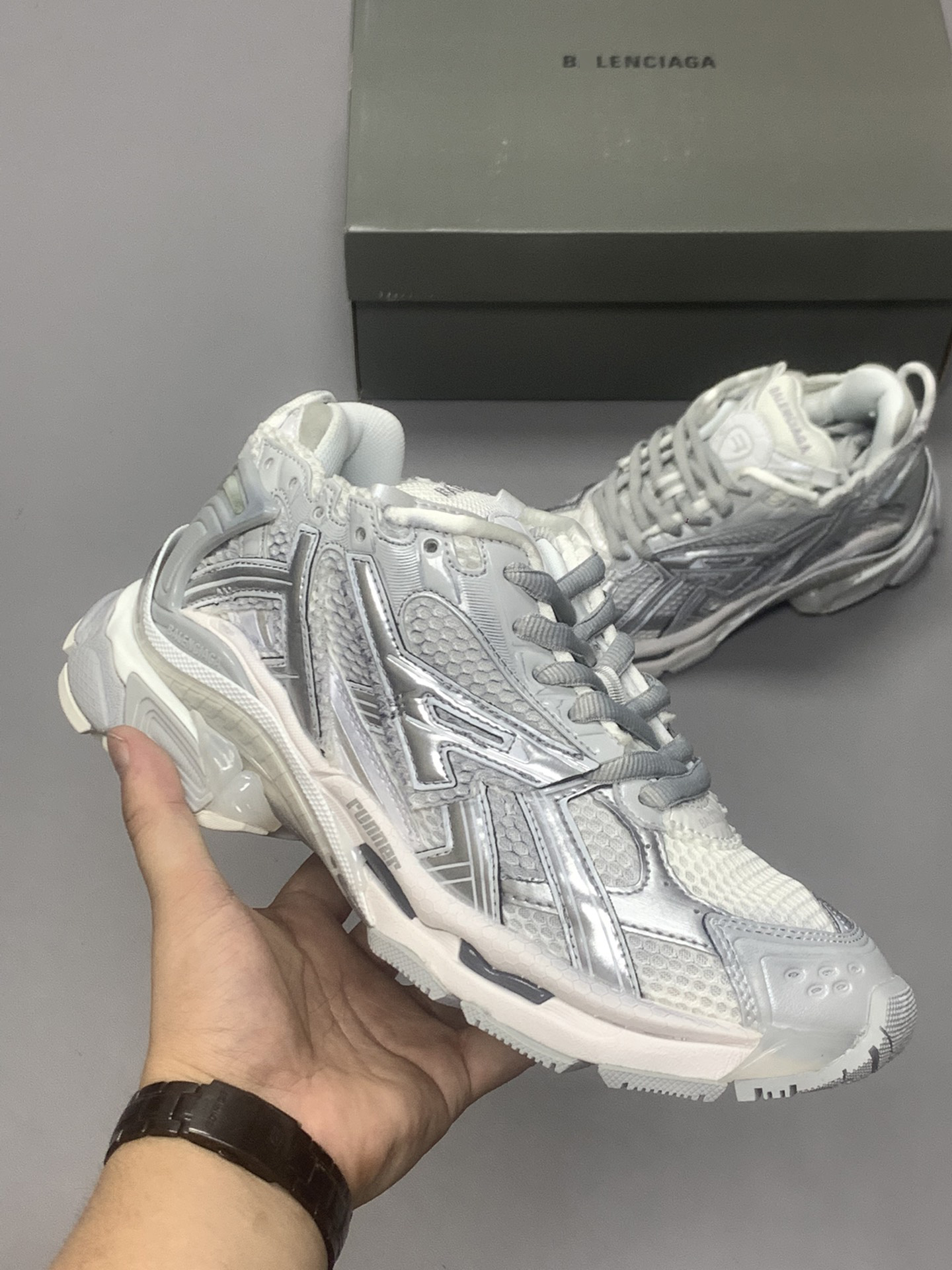 バレンシアガランナースニーカー677403W3RBL8100 詳細画像 1