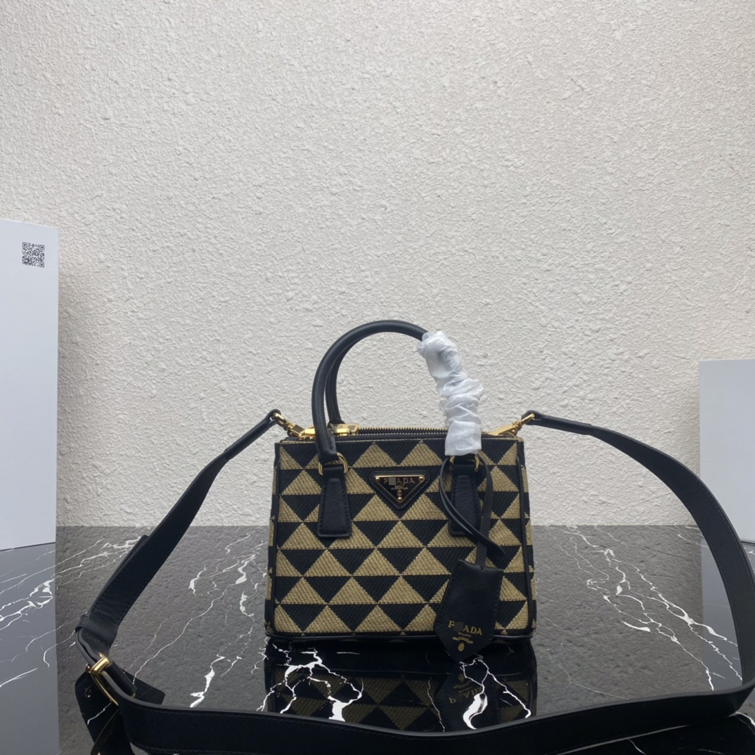 プラダMinibolso Prada Galleria de jacquard bordado カラー：ブラック/ベージュ 1BA906 詳細画像 1