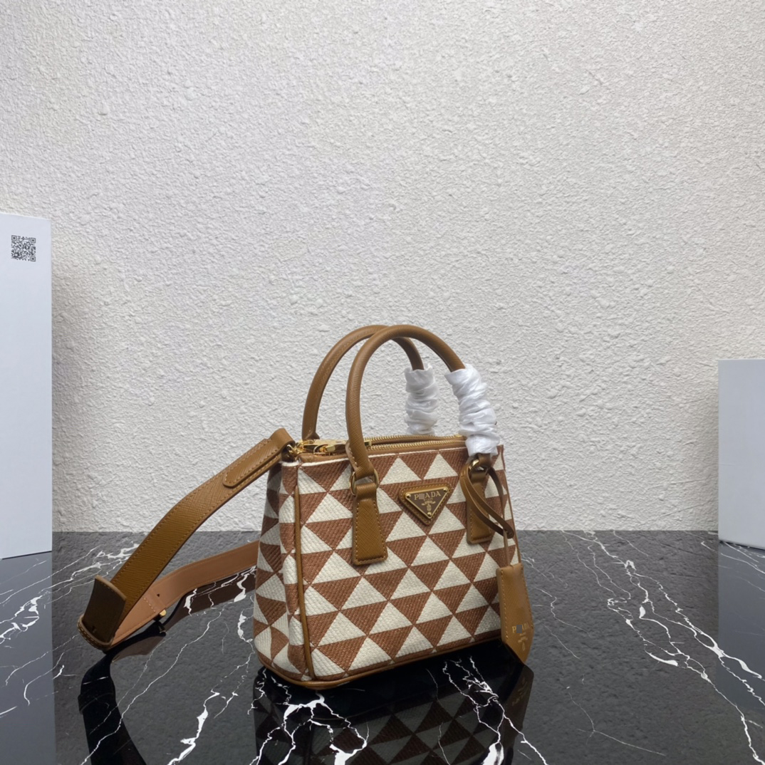 プラダMinibolso Prada Galleria de jacquard bordado カラー：タバコ/チョークホワイト 1BA906 詳細画像 2