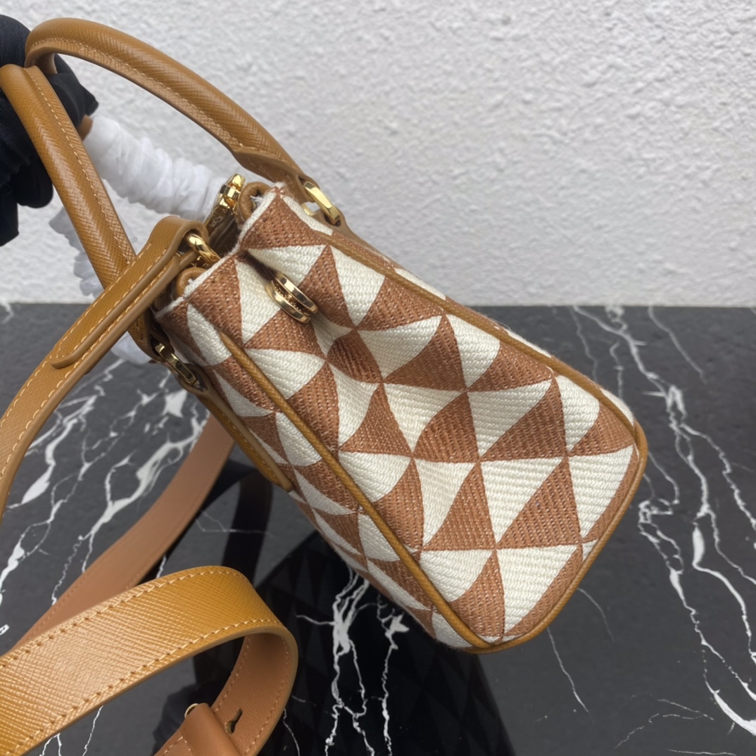 プラダMinibolso Prada Galleria de jacquard bordado カラー:タバコ/チョークホワイト 1BA906 詳細画像 3