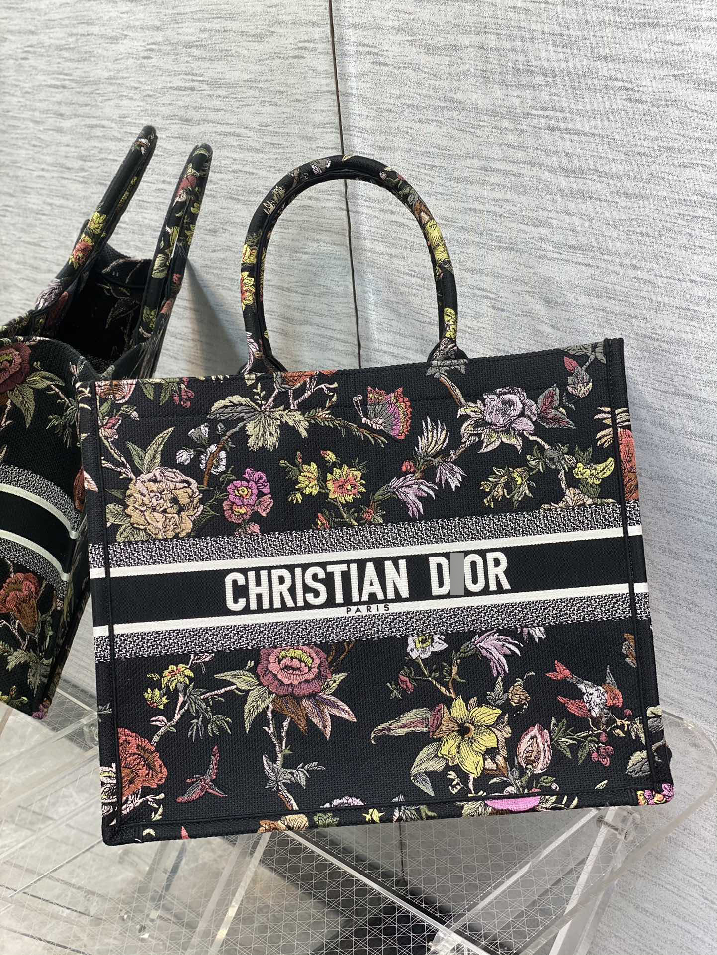 ディオールBOOK TOTE ラージバッグ ブラックマルチカラー Jardin Botanique刺繍 M1286ZRZB_M911 詳細画像 1