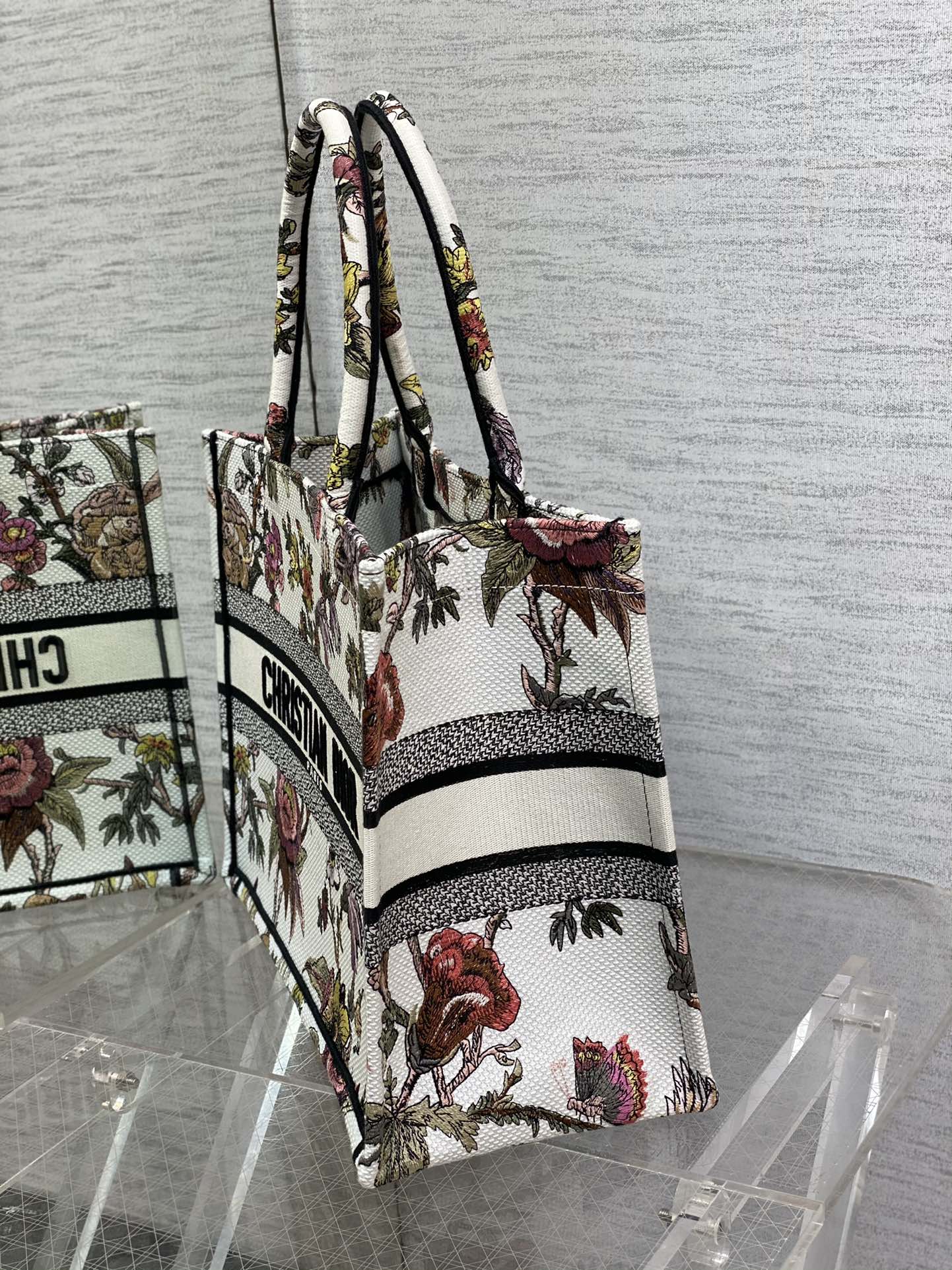 ディオールBOOK TOTE ミディアムバッグ Jardin Botanique エンブロイダリー M1296ZRZB_M884 詳細画像 2