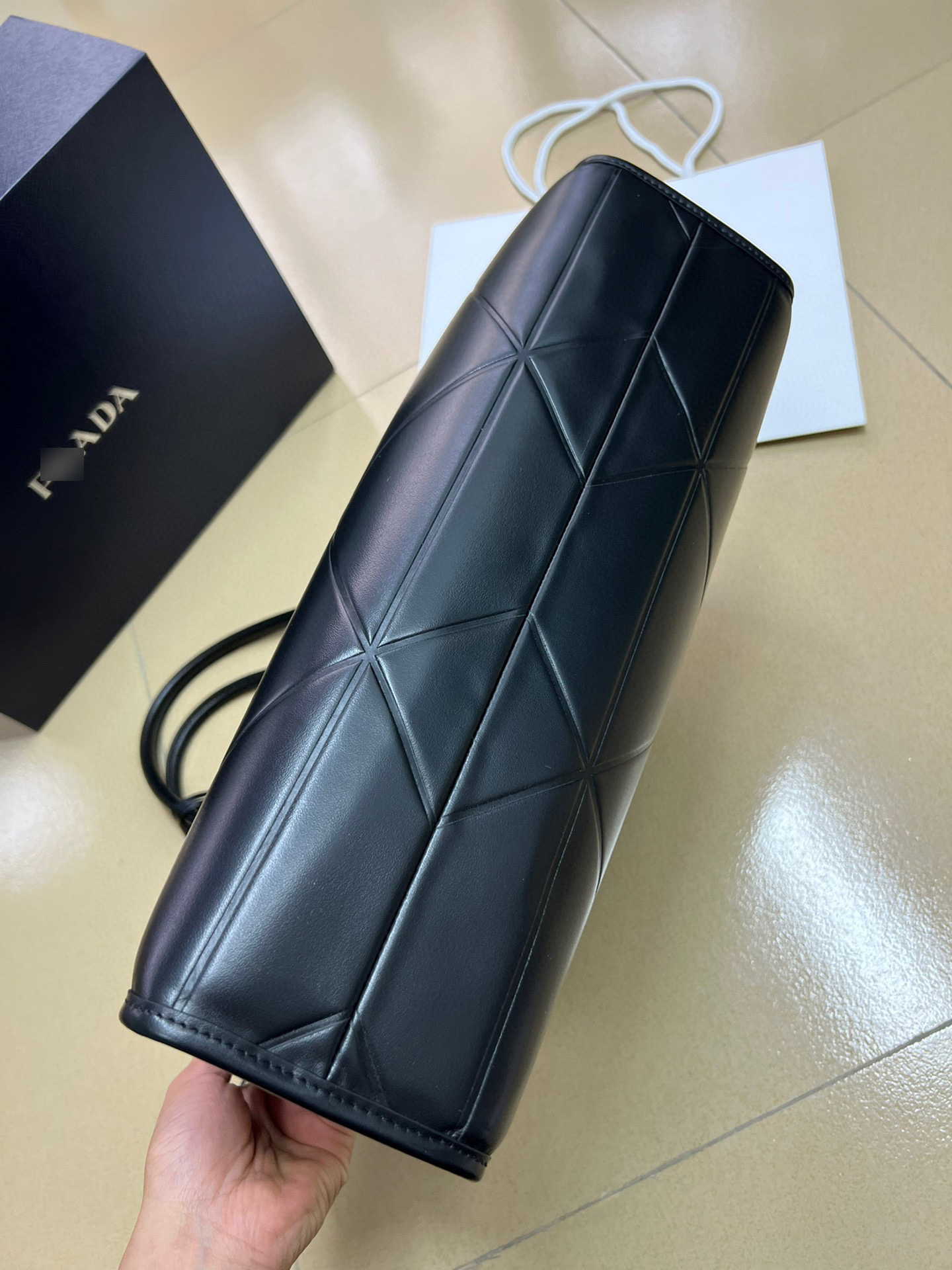 プラダ大型レザーハンドバッグ カラー：ブラック 1BA377_ASK_F0002_V_OCO 詳細画像 3