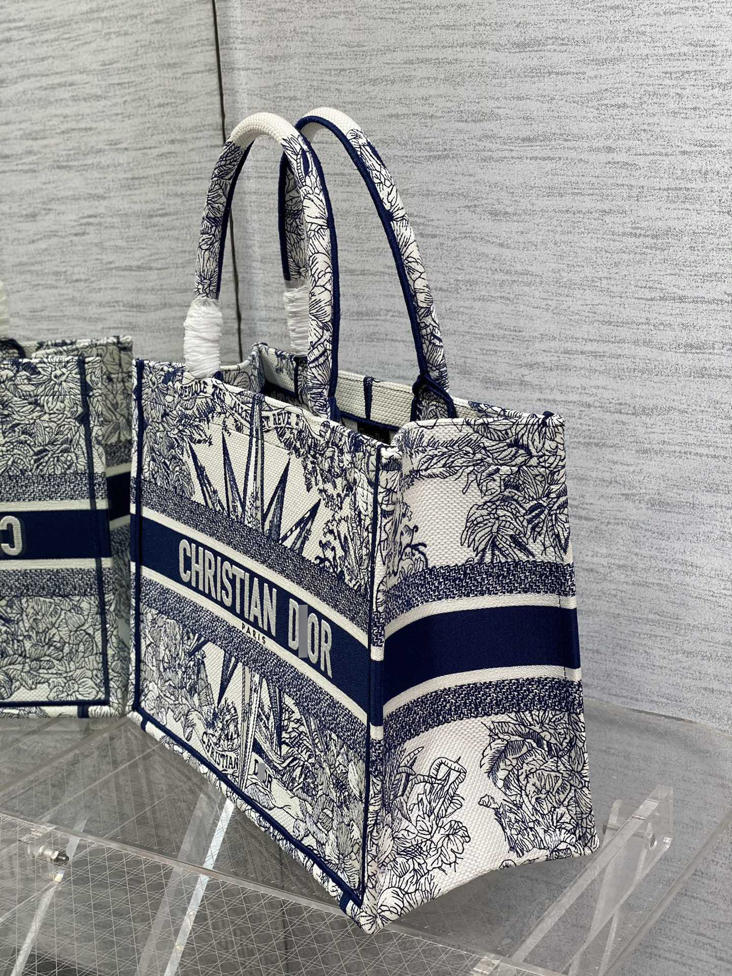 ディオールBOOK TOTE ミディアムバッグ Rêve d'Infini エンブロイダリー M1296ZRVX_M933 詳細画像 2