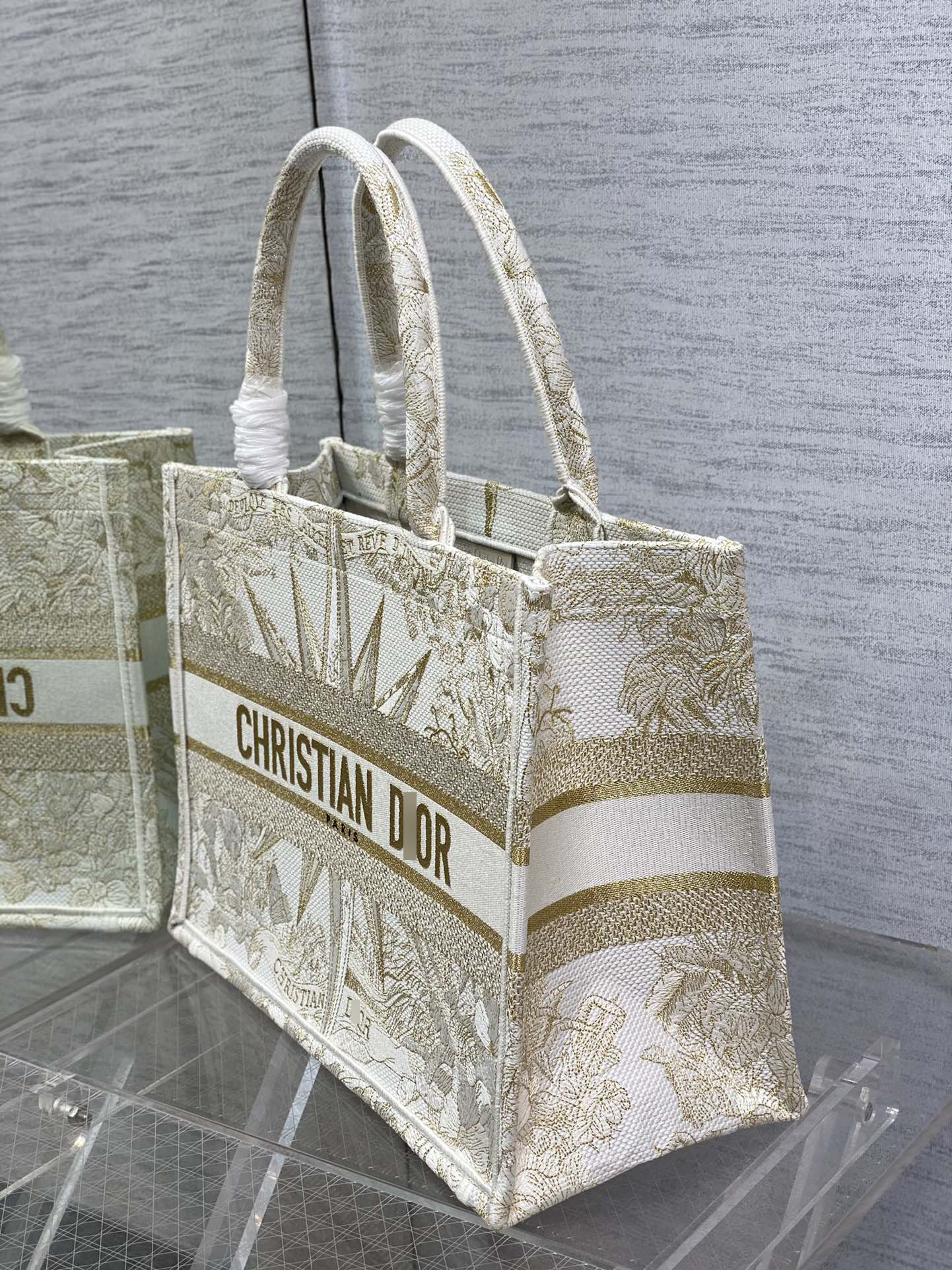 ディオールBOOK TOTE ミディアムバッグ Rêve d'Infini エンブロイダリー M1296ZRXV_M981 詳細画像 2