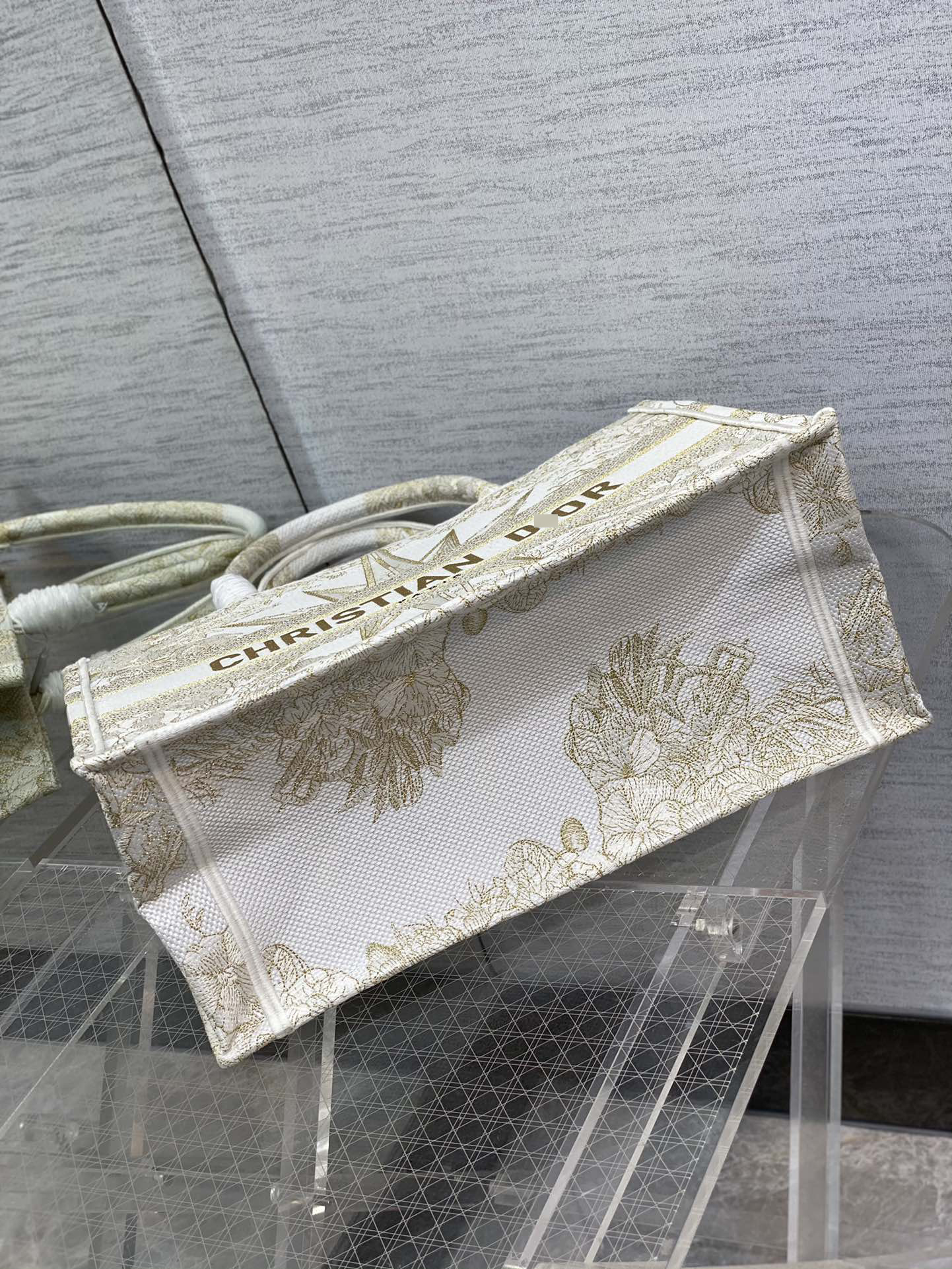 ディオールBOOK TOTE ミディアムバッグ Rêve d'Infini エンブロイダリー M1296ZRXV_M981 詳細画像 3