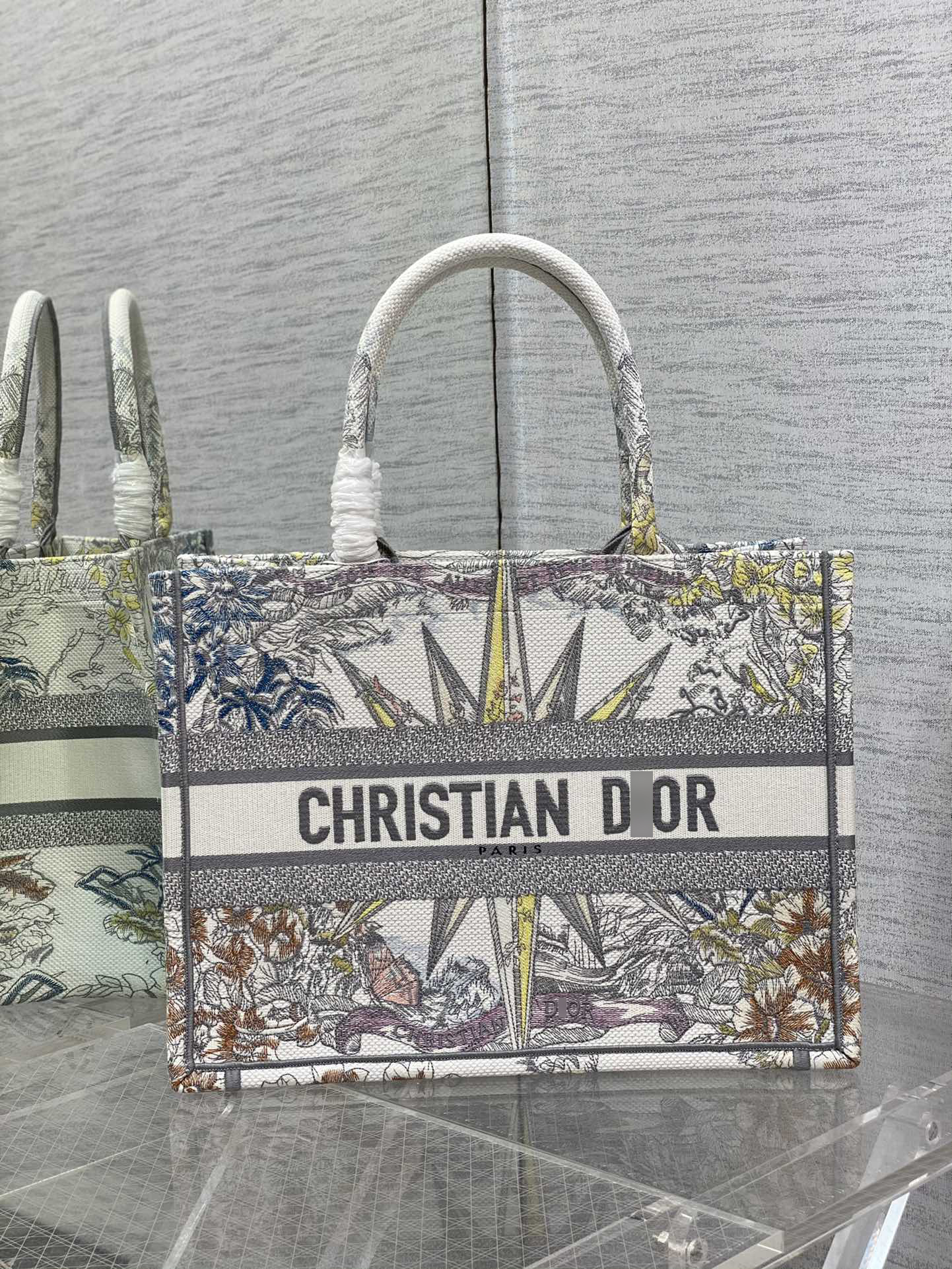 ディオールBOOK TOTE ミディアムバッグ マルチカラーReve d'Infini刺繍 M1296ZMDW_M884 詳細画像 1