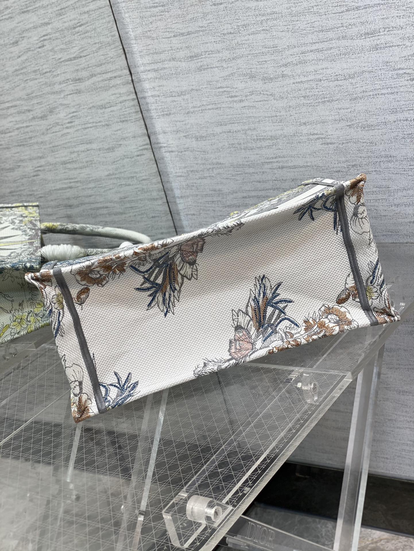 ディオールBOOK TOTE ミディアムバッグ マルチカラーReve d'Infini刺繍 M1296ZMDW_M884 詳細画像 3