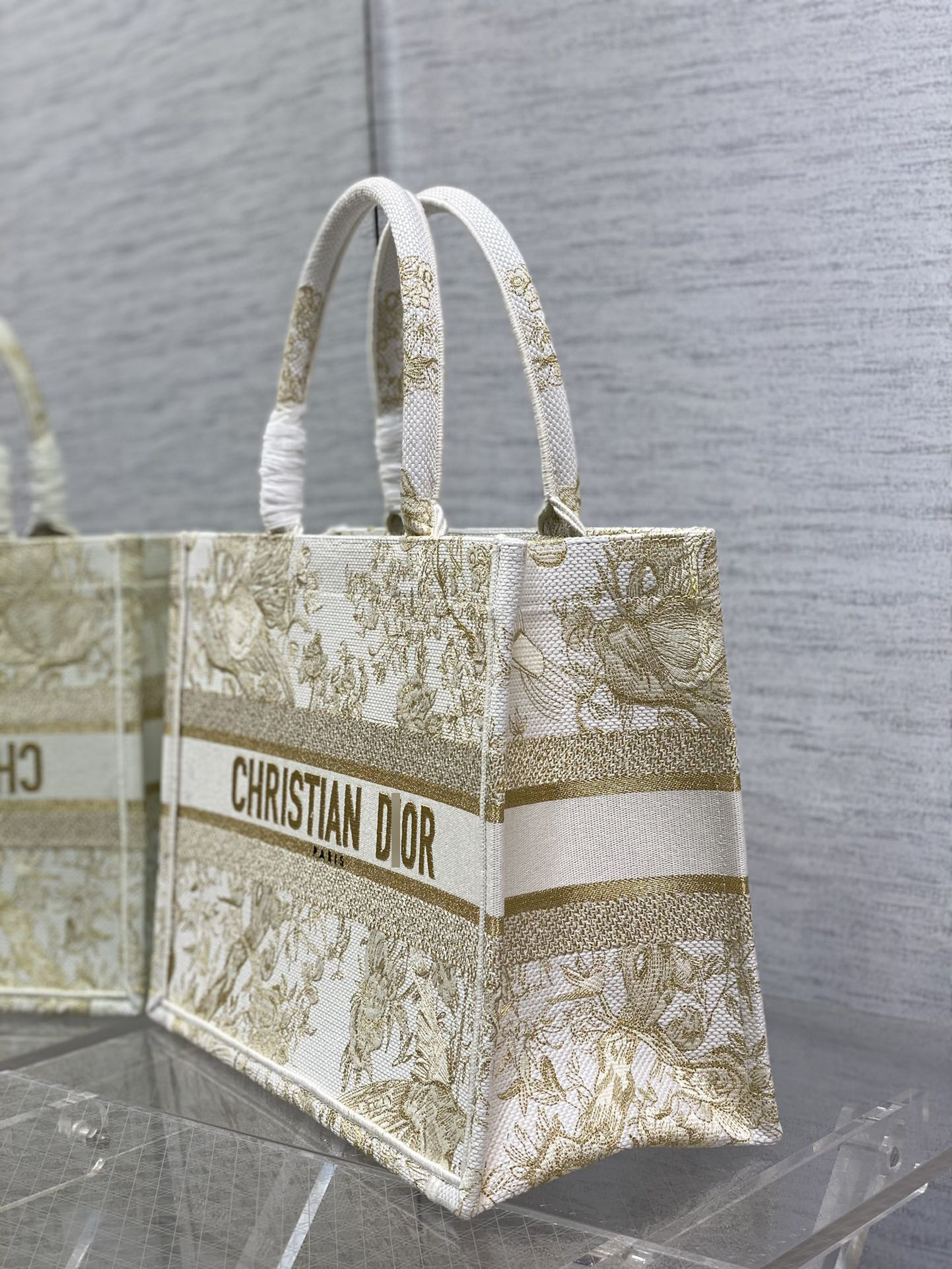 ディオールBOOK TOTE ミディアムバッグ Jardin d'Hiver エンブロイダリー M1296ZRZF_M981 詳細画像 2