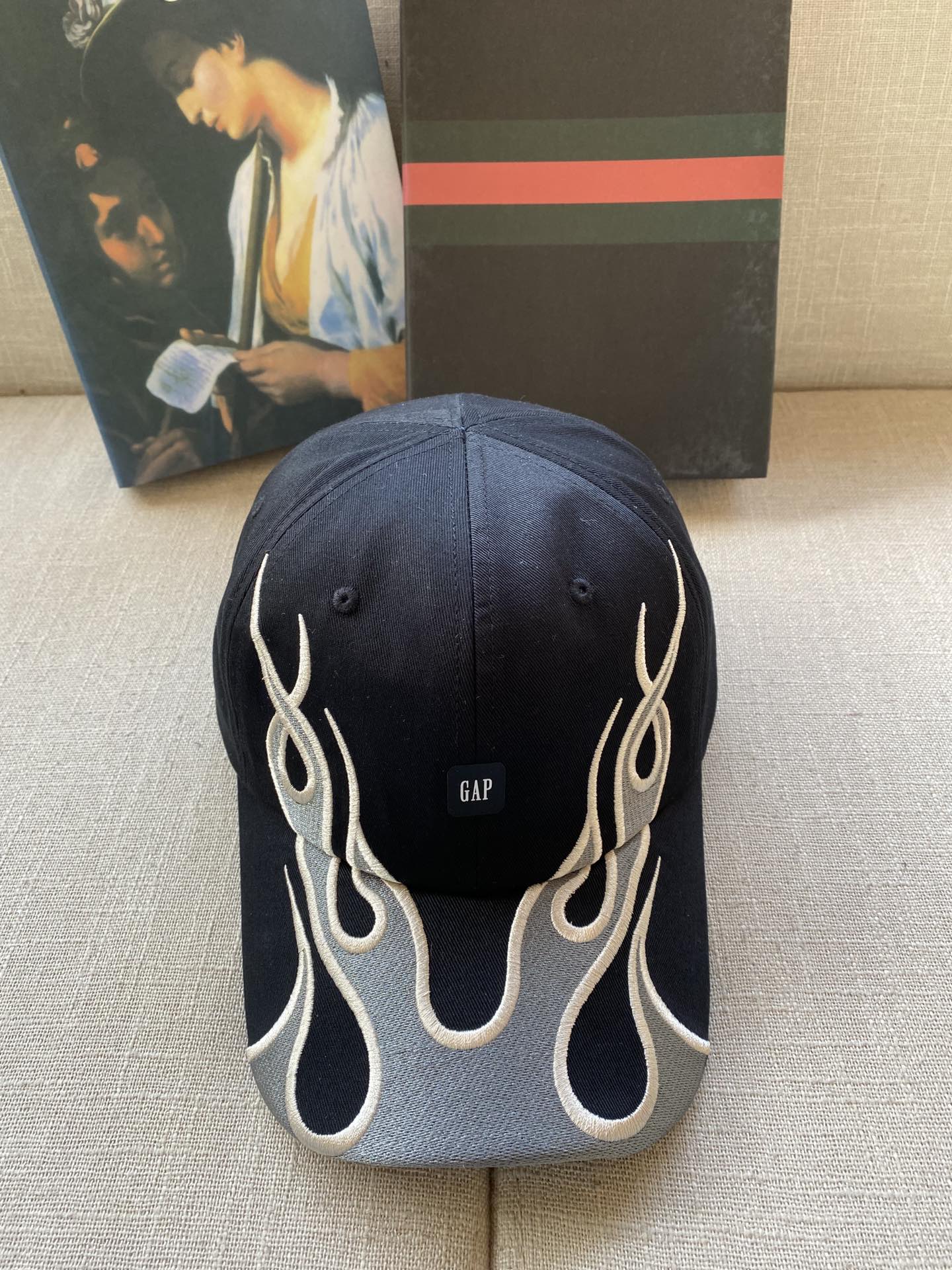 バレンシアガ×YEEZYGAP炎ロゴ野球帽7239904C9B91000 詳細画像 1