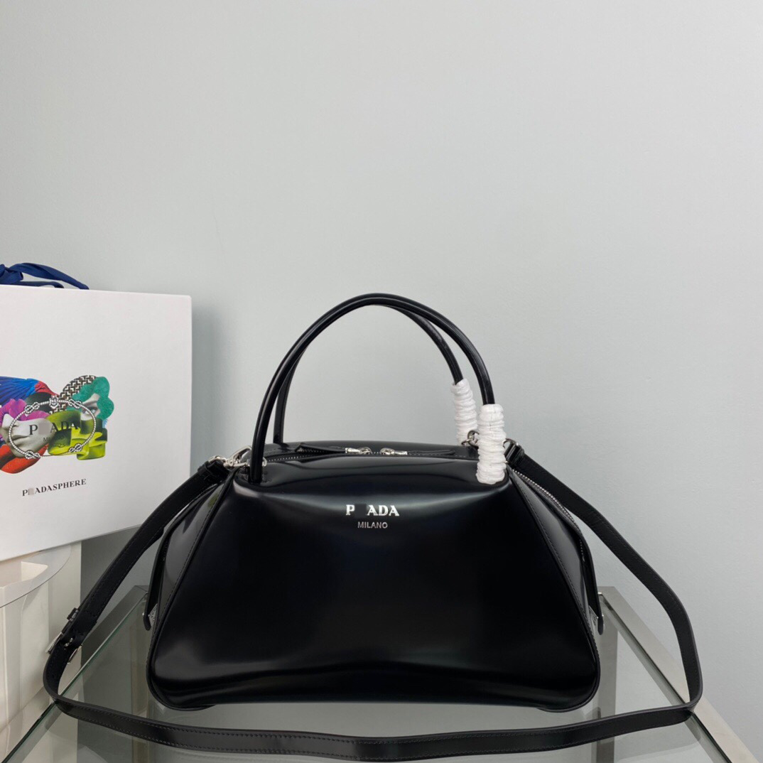 プラダミディアムブラシドレザープラダスーパーノヴァハンドバッグ カラー：ブラック 1BA365_ZO6_F0002_V_OOO 詳細画像 1