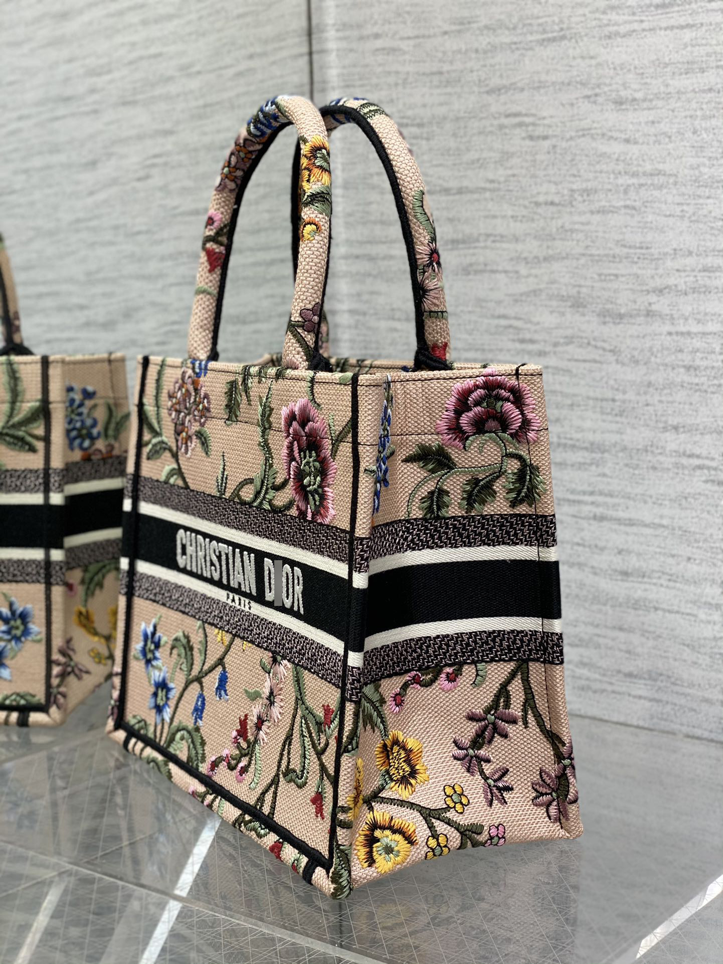 ディオールBOOK TOTE スモールバッグ ピンクマルチカラー Petites Fleurs刺繍 M1265ZEAU_M912 詳細画像 2