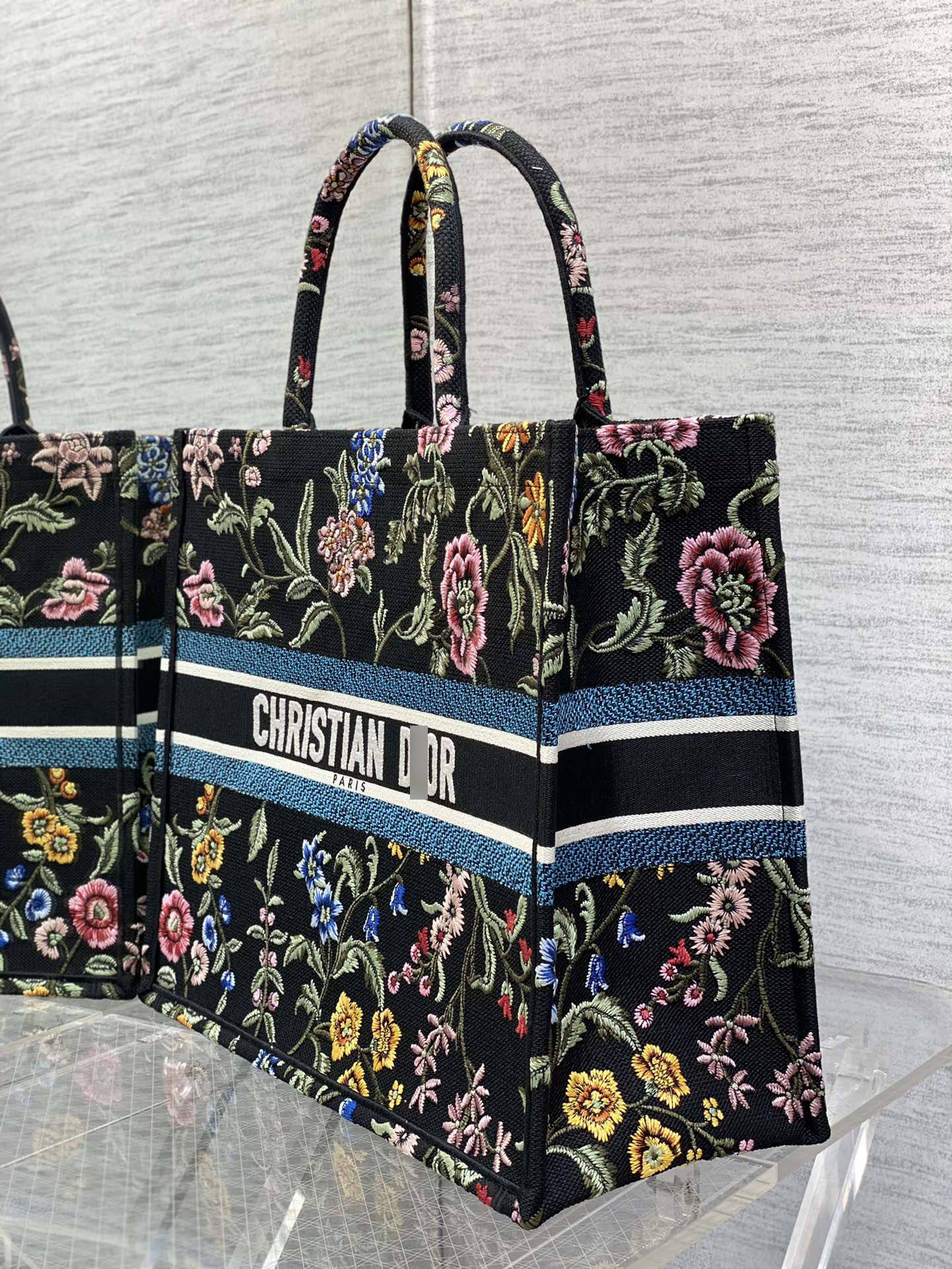 ディオールBOOK TOTE ラージバッグ ブラックマルチカラー Petites Fleurs刺繍 M1286ZEAU_M911 詳細画像 2
