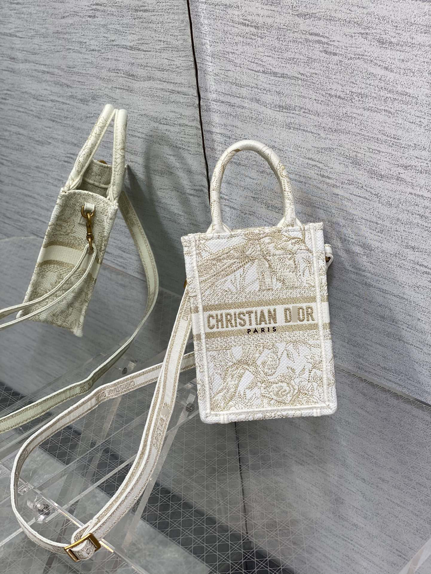 ディオールBOOK TOTE ミニ携帯電話バッグ ゴールドトーンメタリックスレッド Jardin d'Hiver 刺繍 S5555CRZF_M981 詳細画像 3