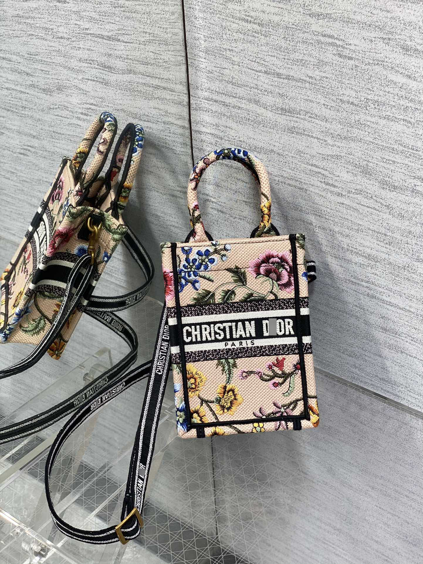 ディオールBOOK TOTE ミニ フォンバッグ Petites Fleurs エンブロイダリー S5555CEAU_M912 詳細画像 2