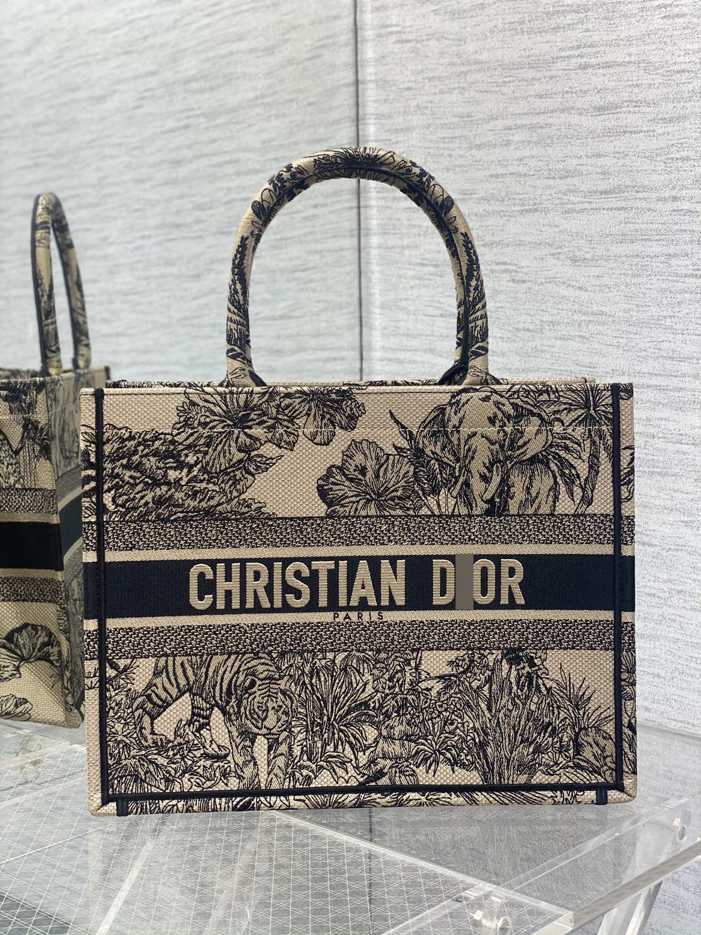 BOOK TOTE ミディアムバッグ ベージュマルチカラーToile de Jouy Voyage刺繍 M1296ZEUP_M88E 詳細画像 1