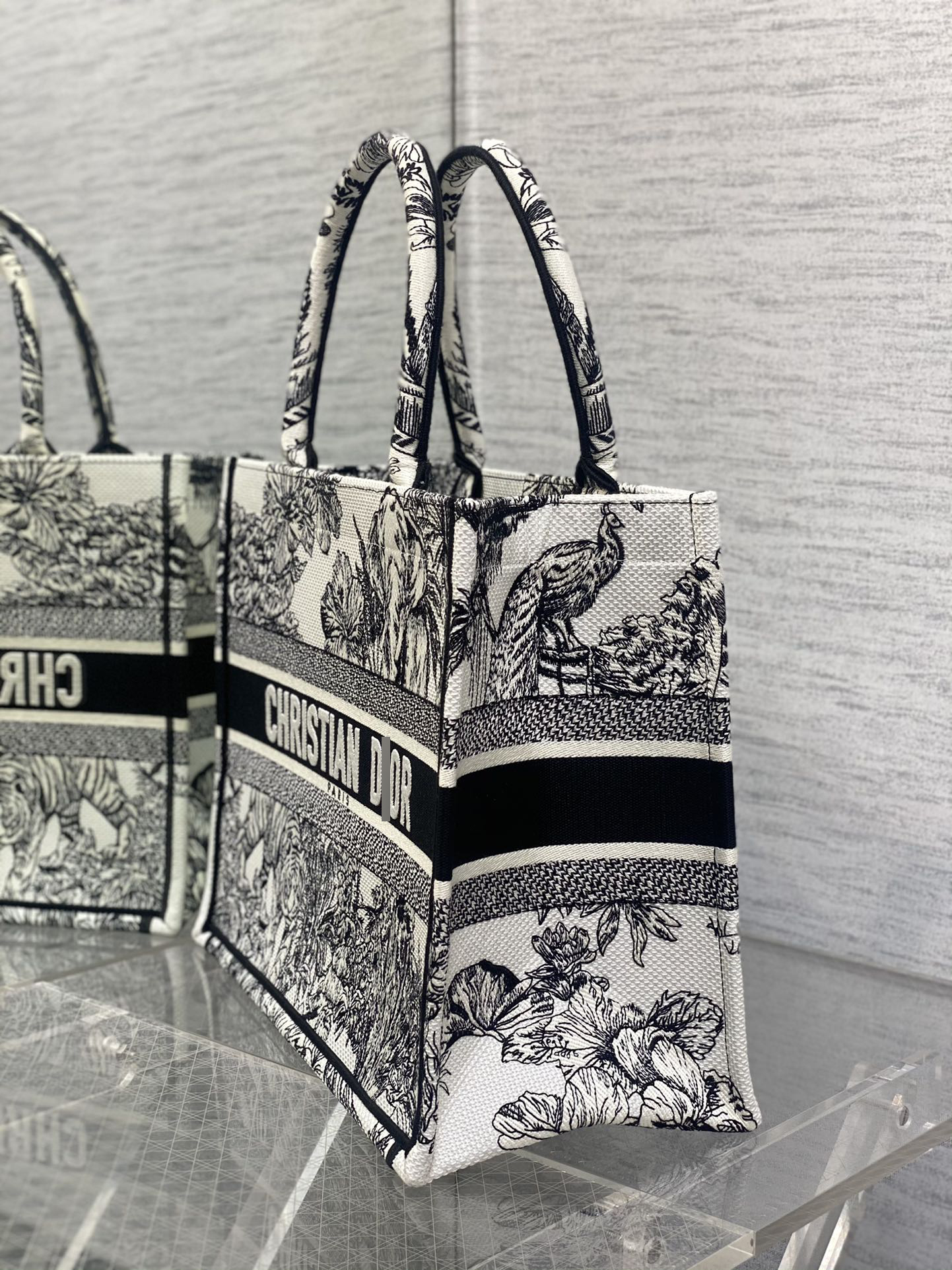 BOOK TOTE ミディアムバッグ ホワイト&ブラック Toile de Jouy Voyage刺繍 M1296ZEUP_M041 詳細画像 2