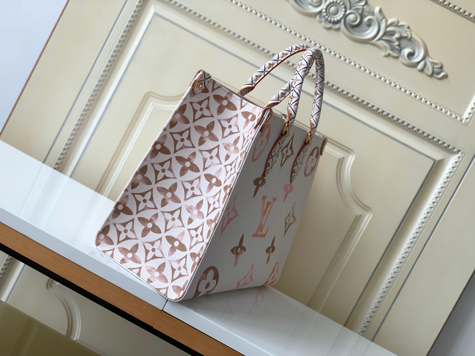 LV バイ・ザ・プール オンザゴー MM M22975 詳細画像 2