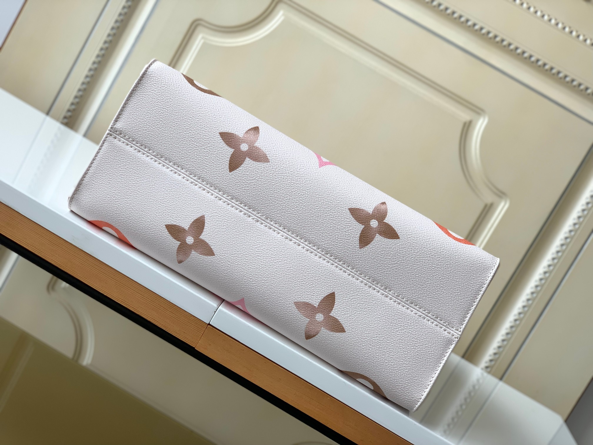 LV バイ・ザ・プール オンザゴー MM M22975 詳細画像 3