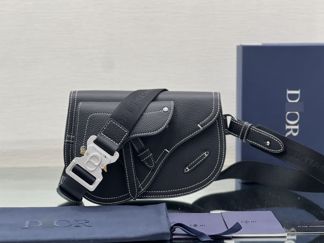 SADDLE ポーチ グレインドカーフスキン 1ADPO044YKK_H00N 詳細画像 1