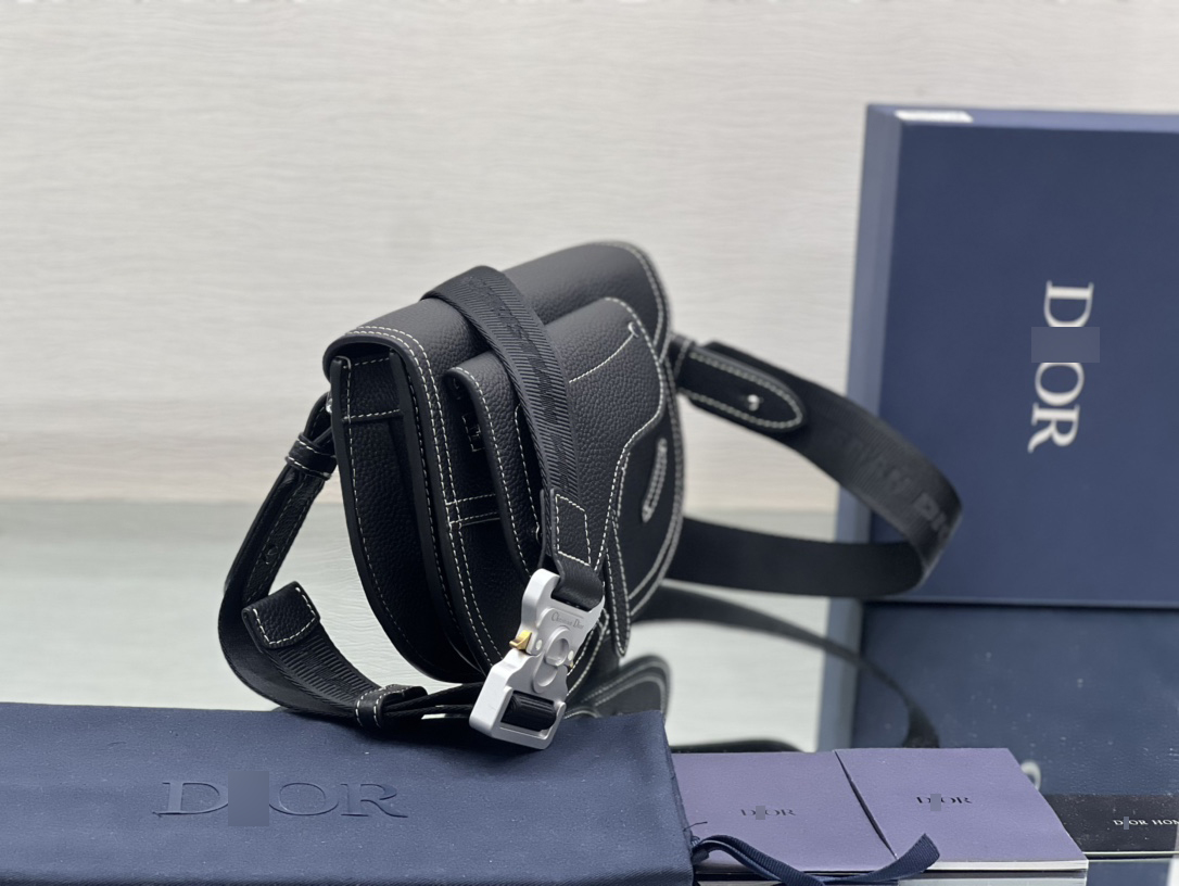 SADDLE ポーチ グレインドカーフスキン 1ADPO044YKK_H00N 詳細画像 2