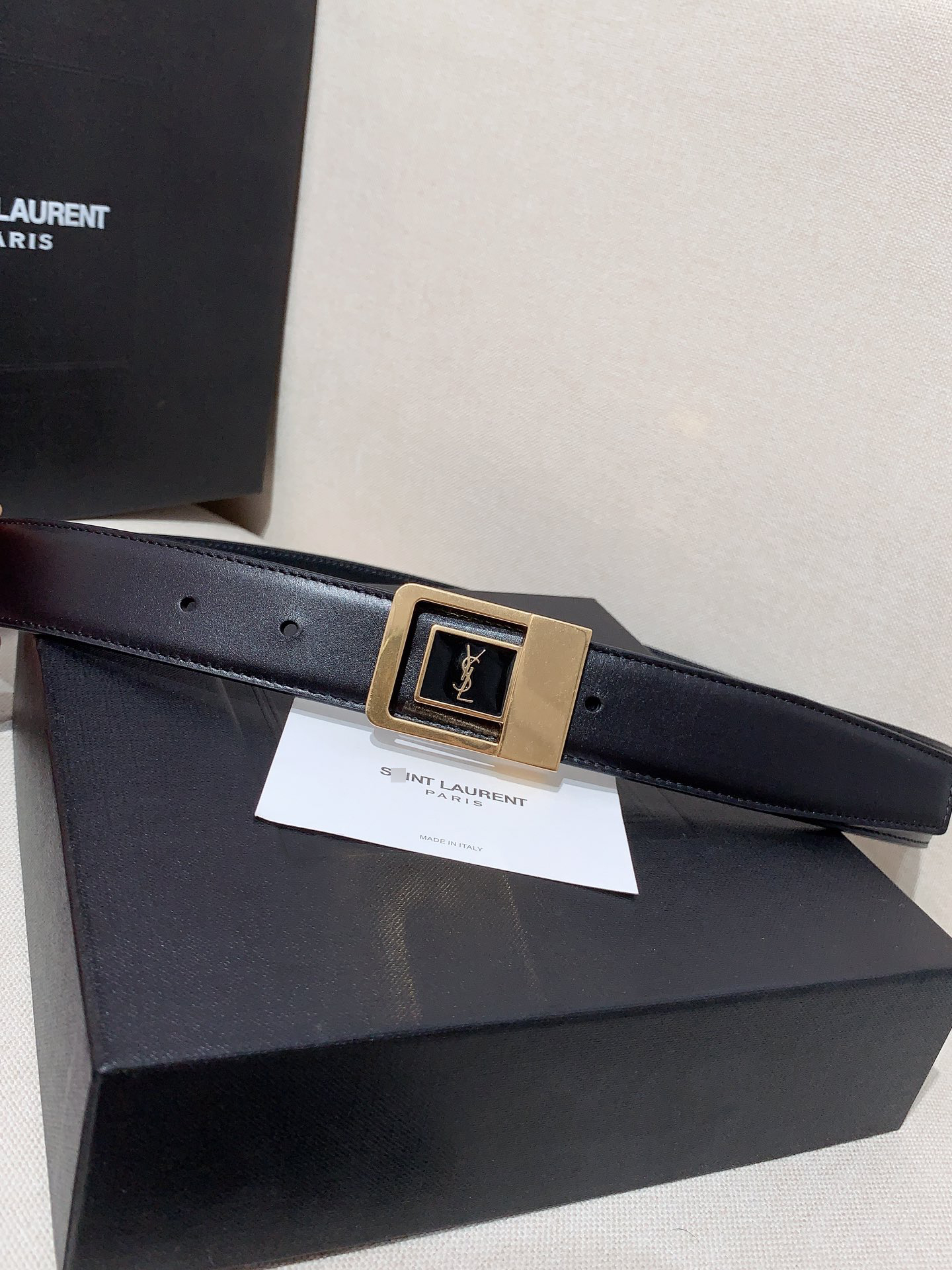 漆塗りの革のセントローランバックルベルト(3.0CM)732556AAB251000 詳細画像 2