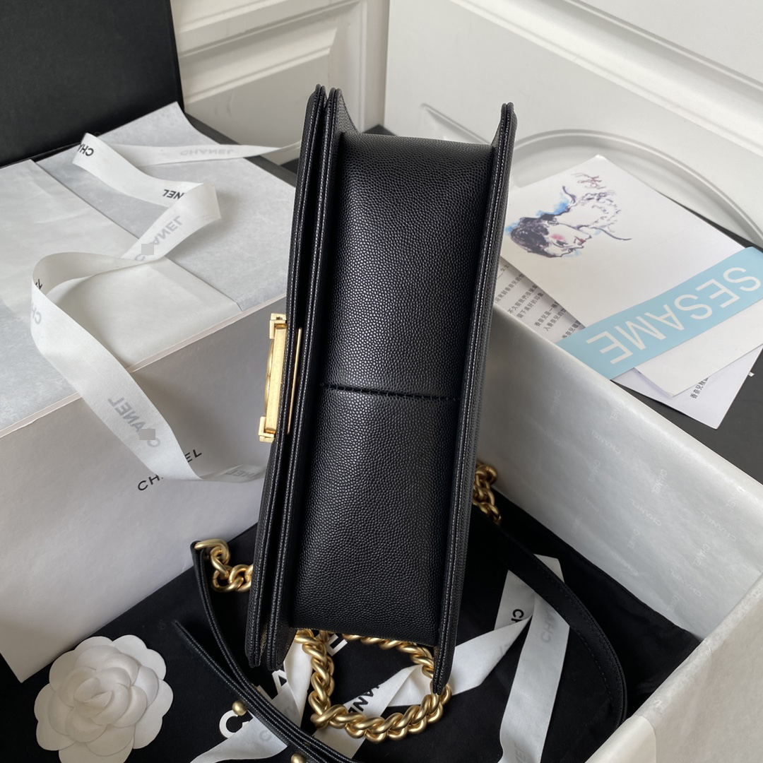 CHANEL BOY CHANEL FLAP BAG WITH HANDLES Glossy grained calfskin, gold metal black A94804 B13694 94305 詳細画像 2
