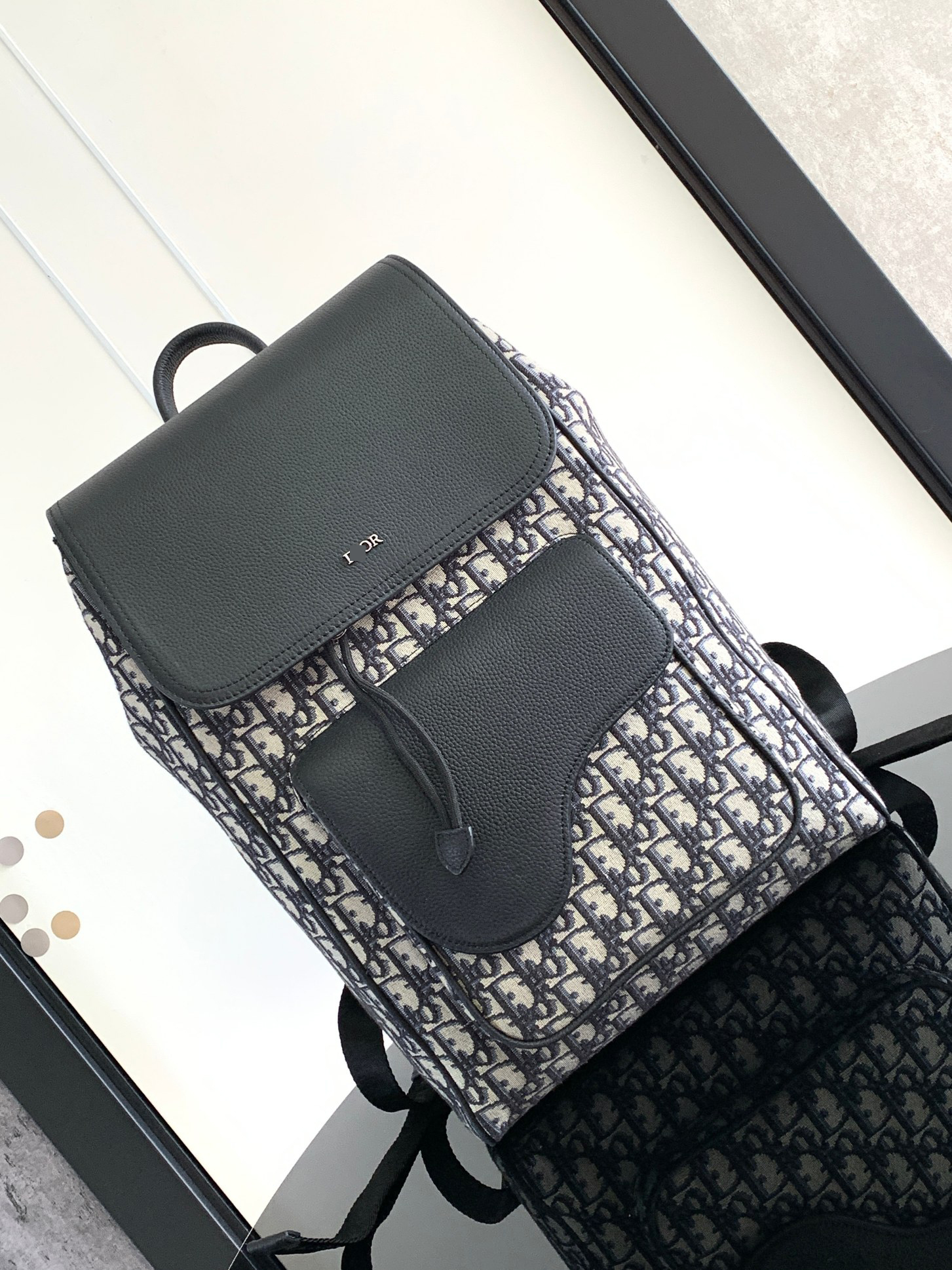 SADDLE バックパック  オブリーク ジャカード & グレインドカーフスキン 1ADBA041YKS_H27E 詳細画像 1