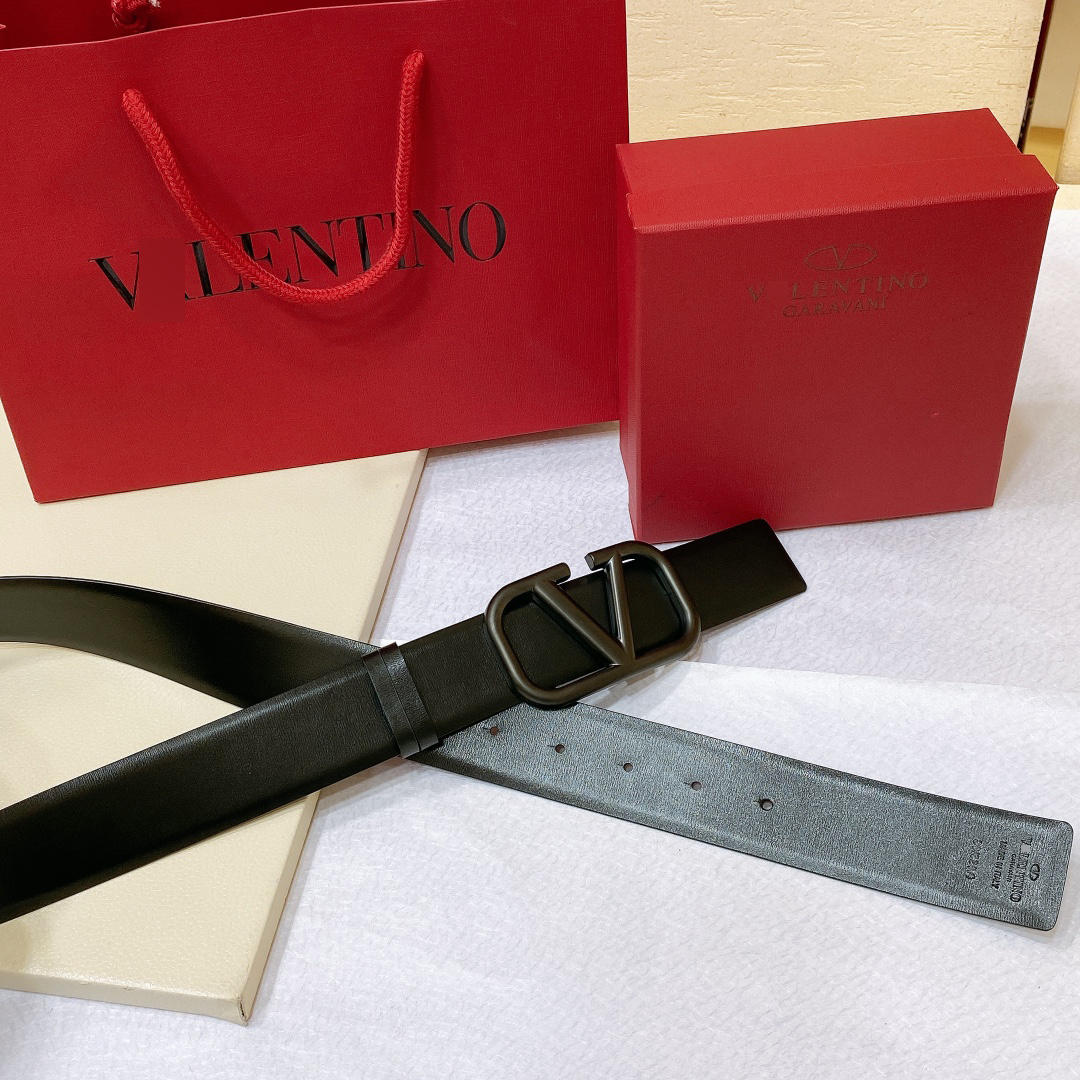 ヴァレンティノVlogo シグネチャーベルト 光沢のある牛皮 30mm ブラックの女性用 (4.0CM) WW0T0T15MFI_0NO 詳細画像 2