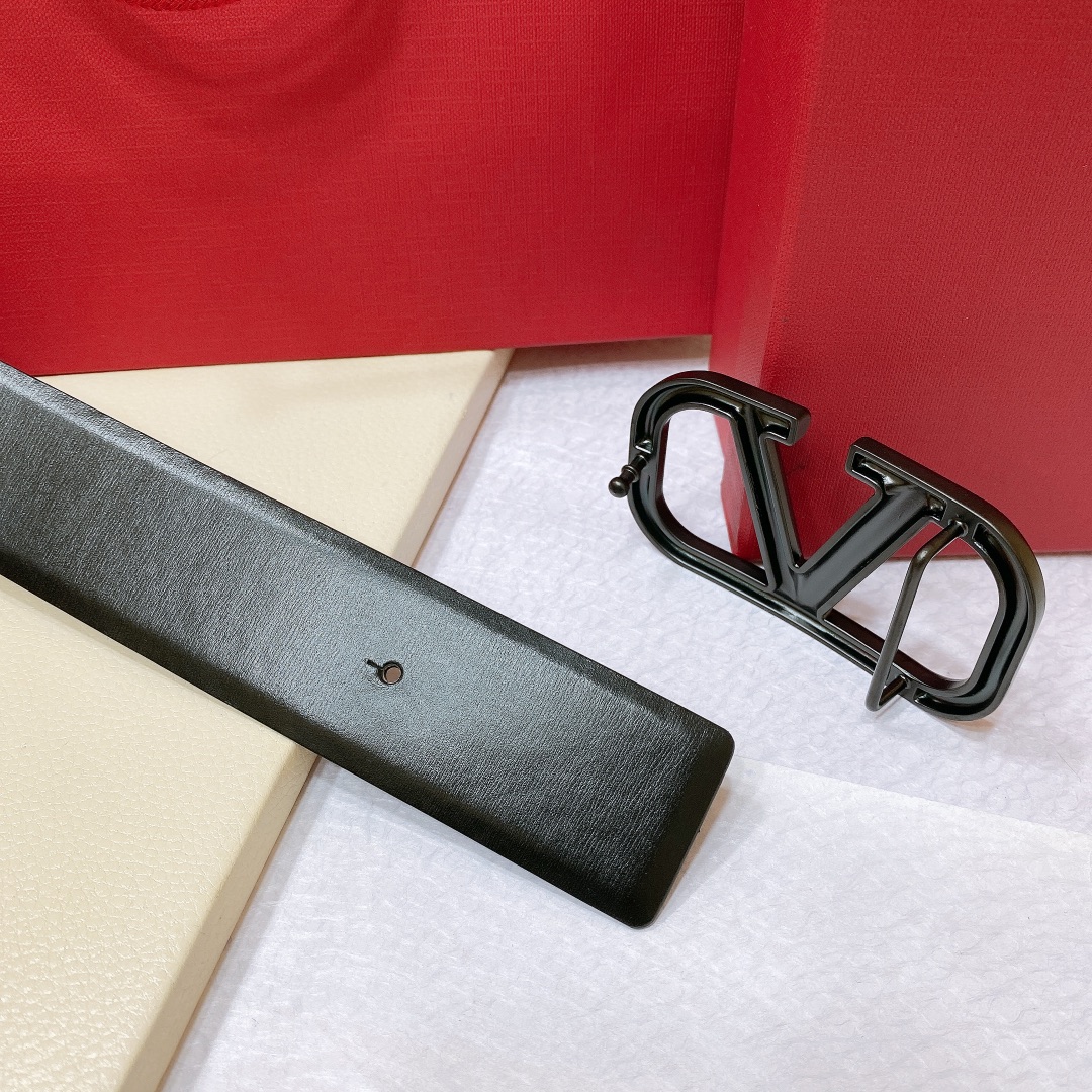 ヴァレンティノVlogo シグネチャーベルト 光沢のある牛皮 30mm ブラックの女性用 (4.0CM) WW0T0T15MFI_0NO 詳細画像 3
