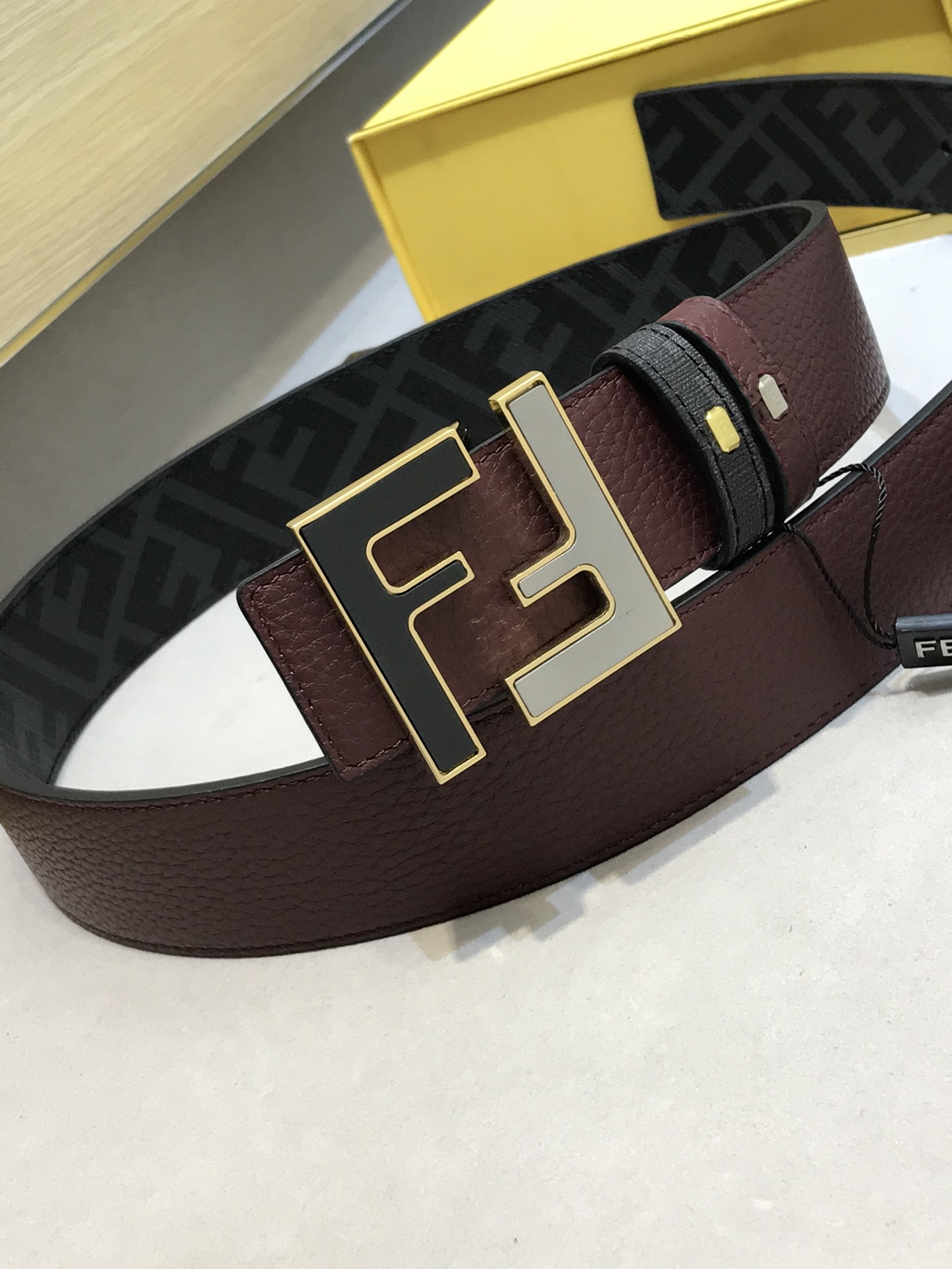 フェンディFFベルト バーガンディーレザーリバーシブルベルト (3.8CM) 7C0480AFF1F1IPD 詳細画像 2